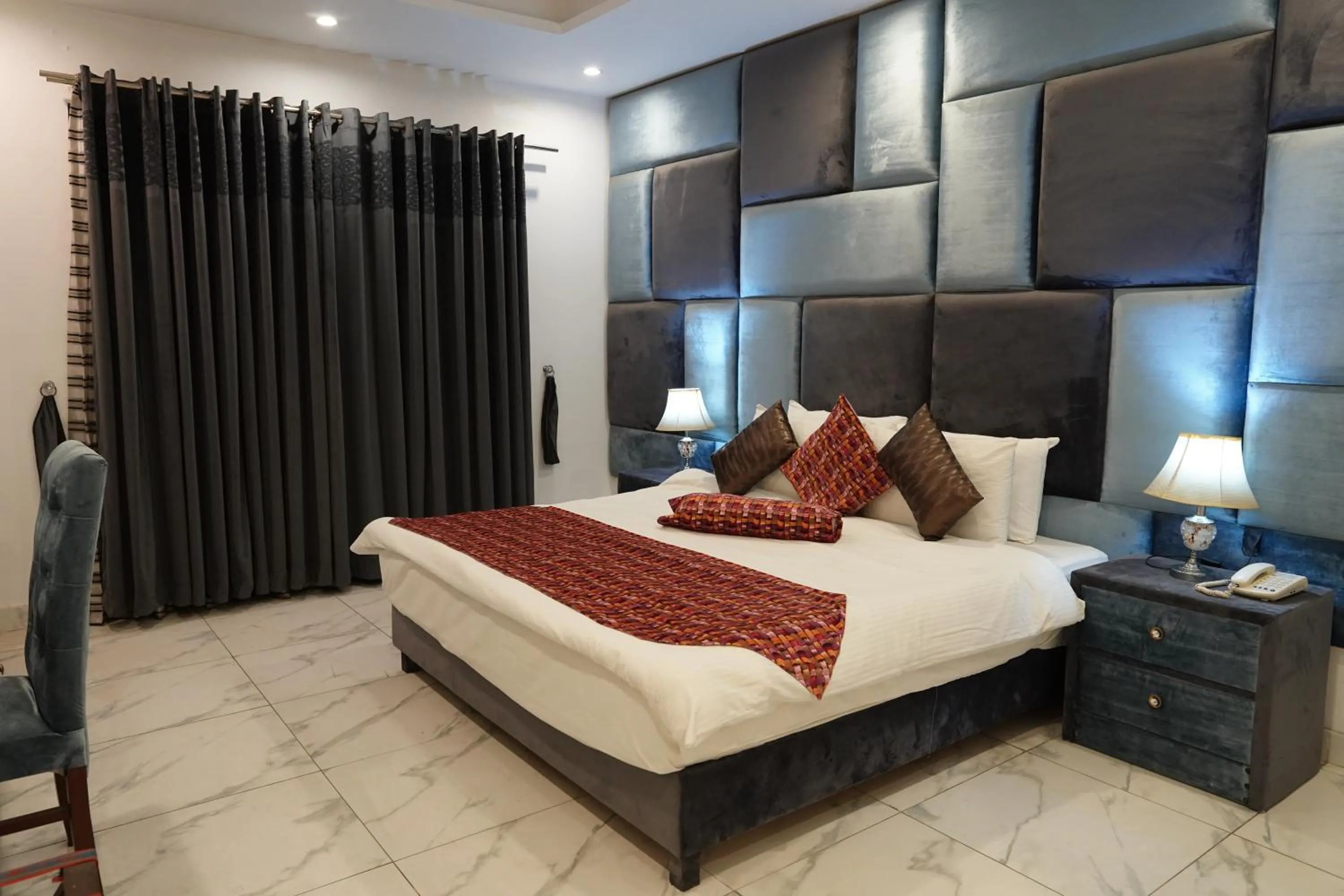 TV and multimedia, Bed in Grand Millennium Hotel