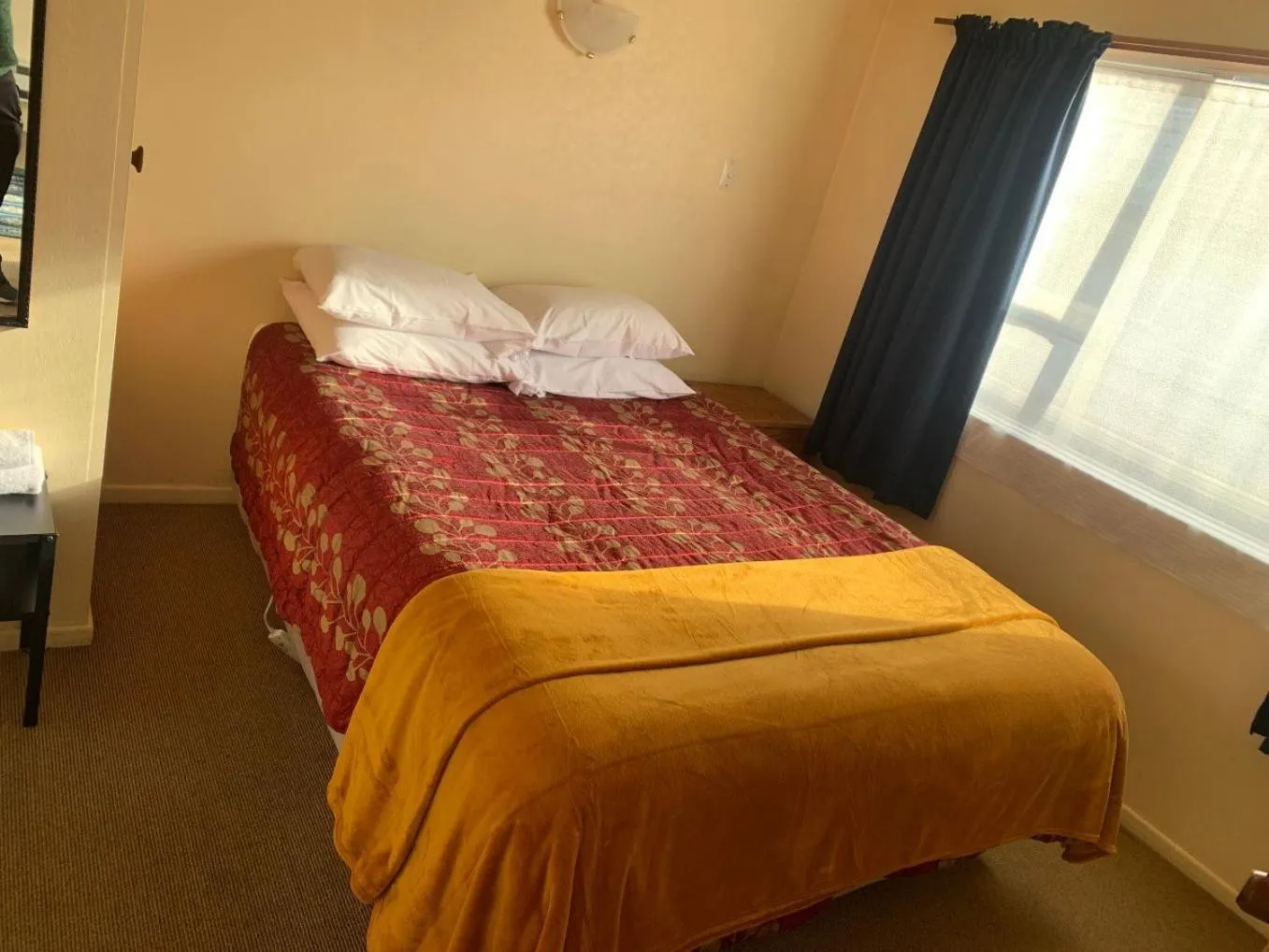 Bed in Aaron Court Motel