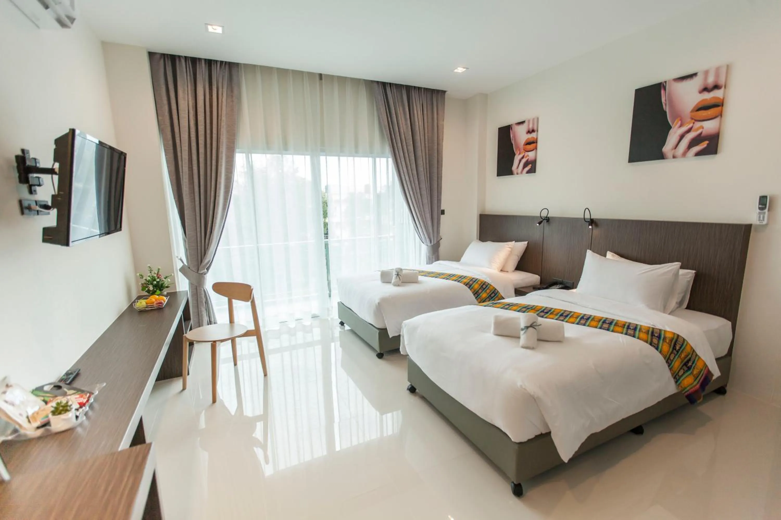 Photo of the whole room, Bed in The Elysium Residence - SHA Extra Plus