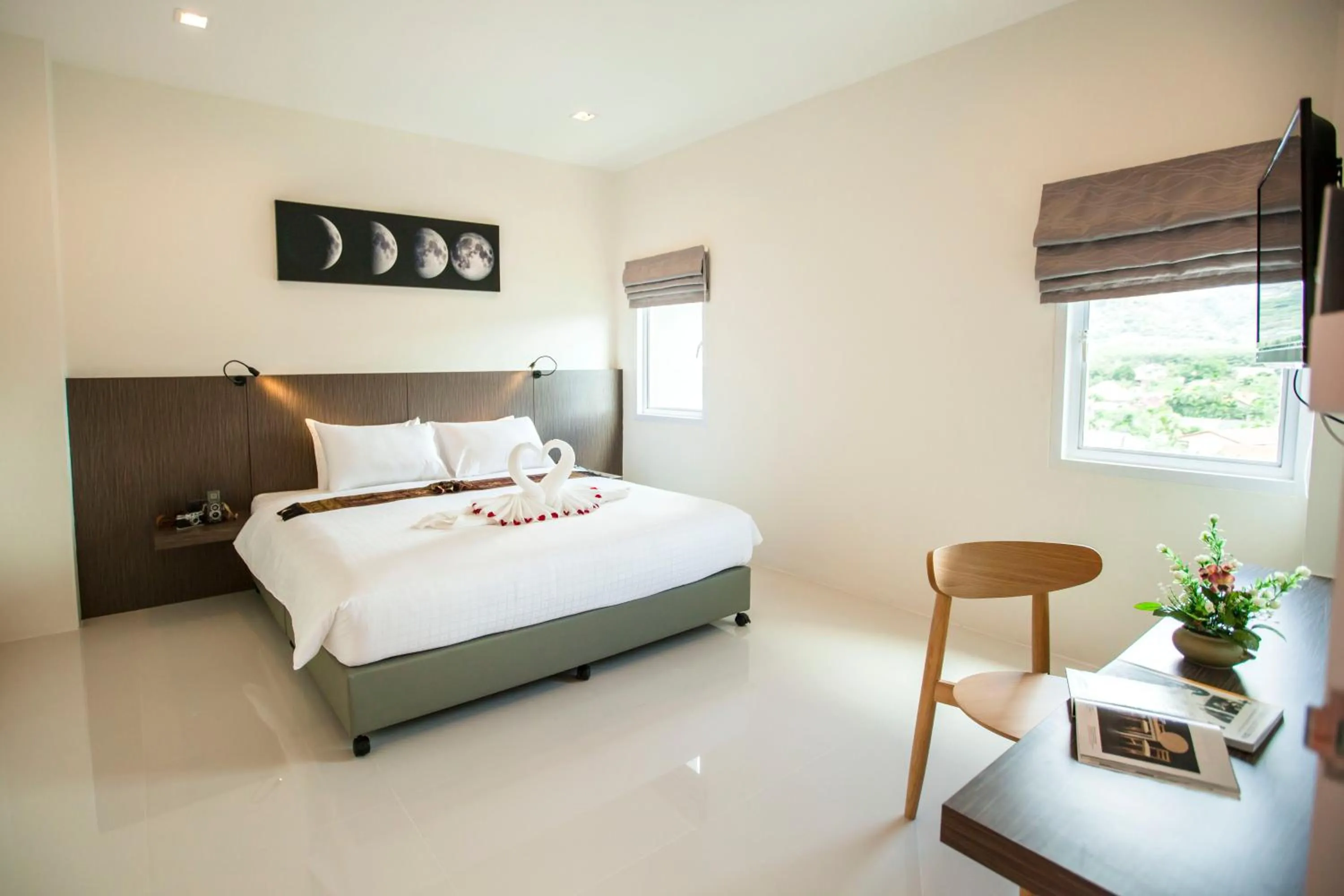 Seating area, Bed in The Elysium Residence - SHA Extra Plus