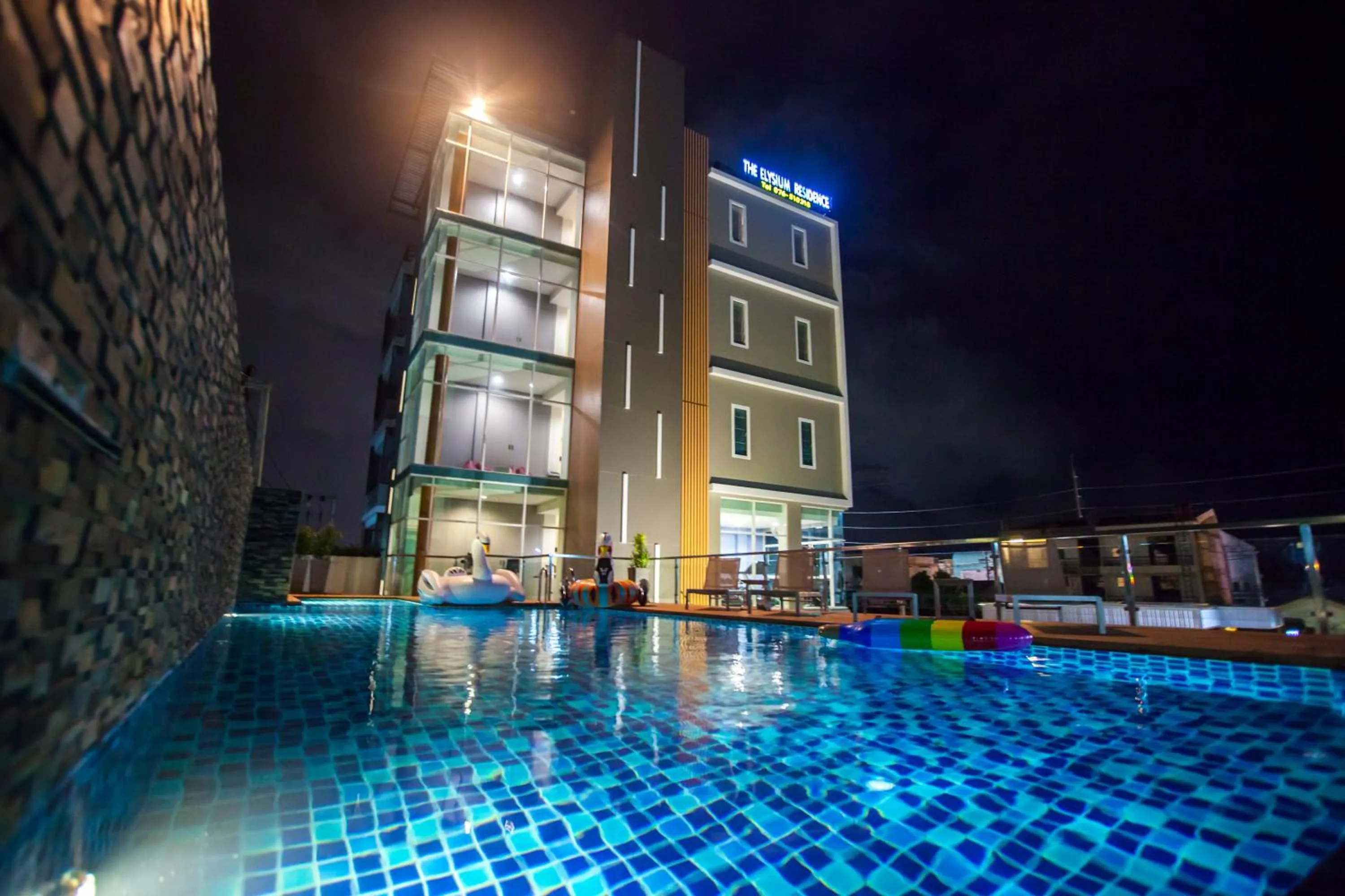 Swimming pool in The Elysium Residence - SHA Extra Plus
