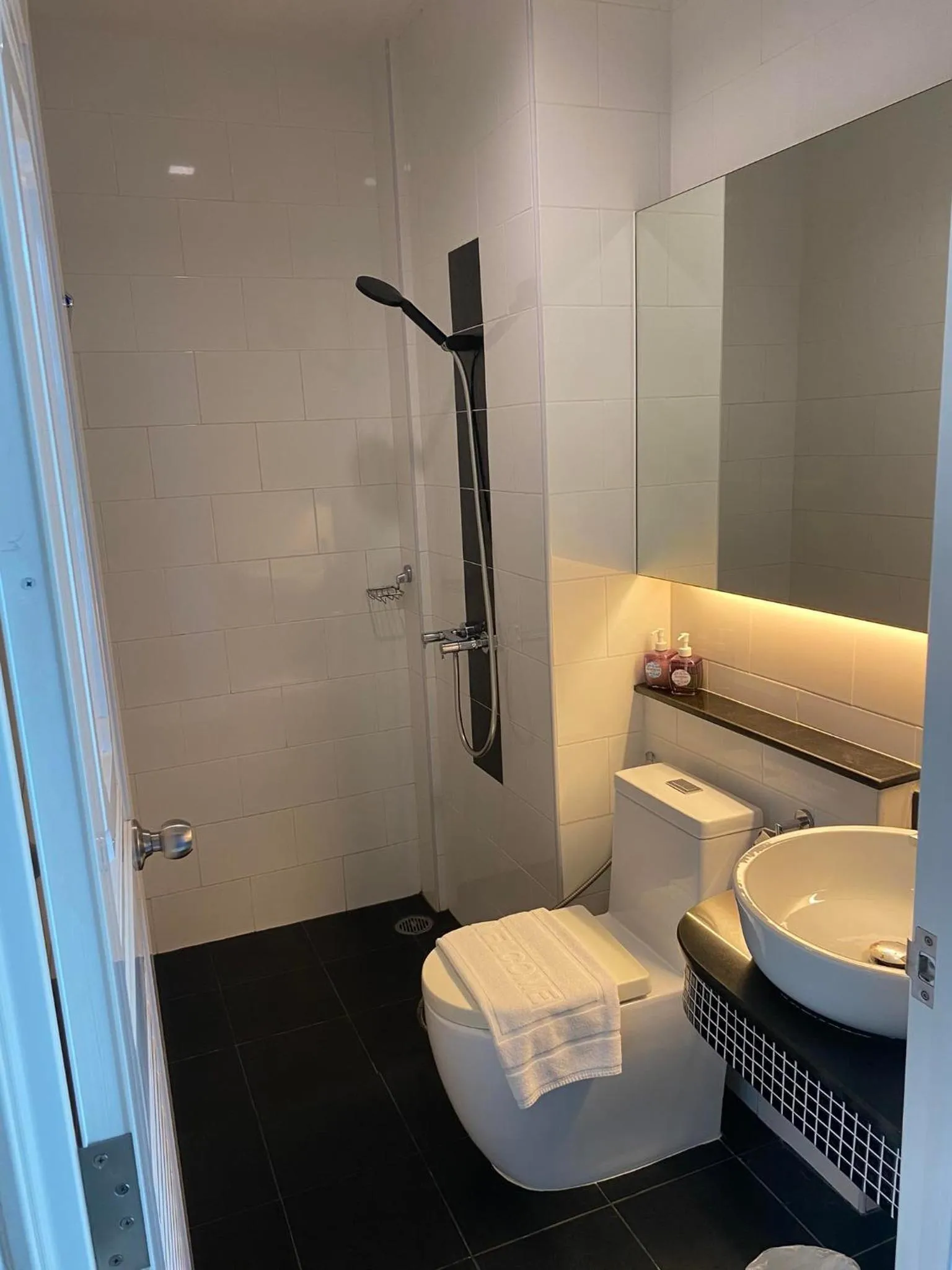 Shower in The Elysium Residence - SHA Extra Plus