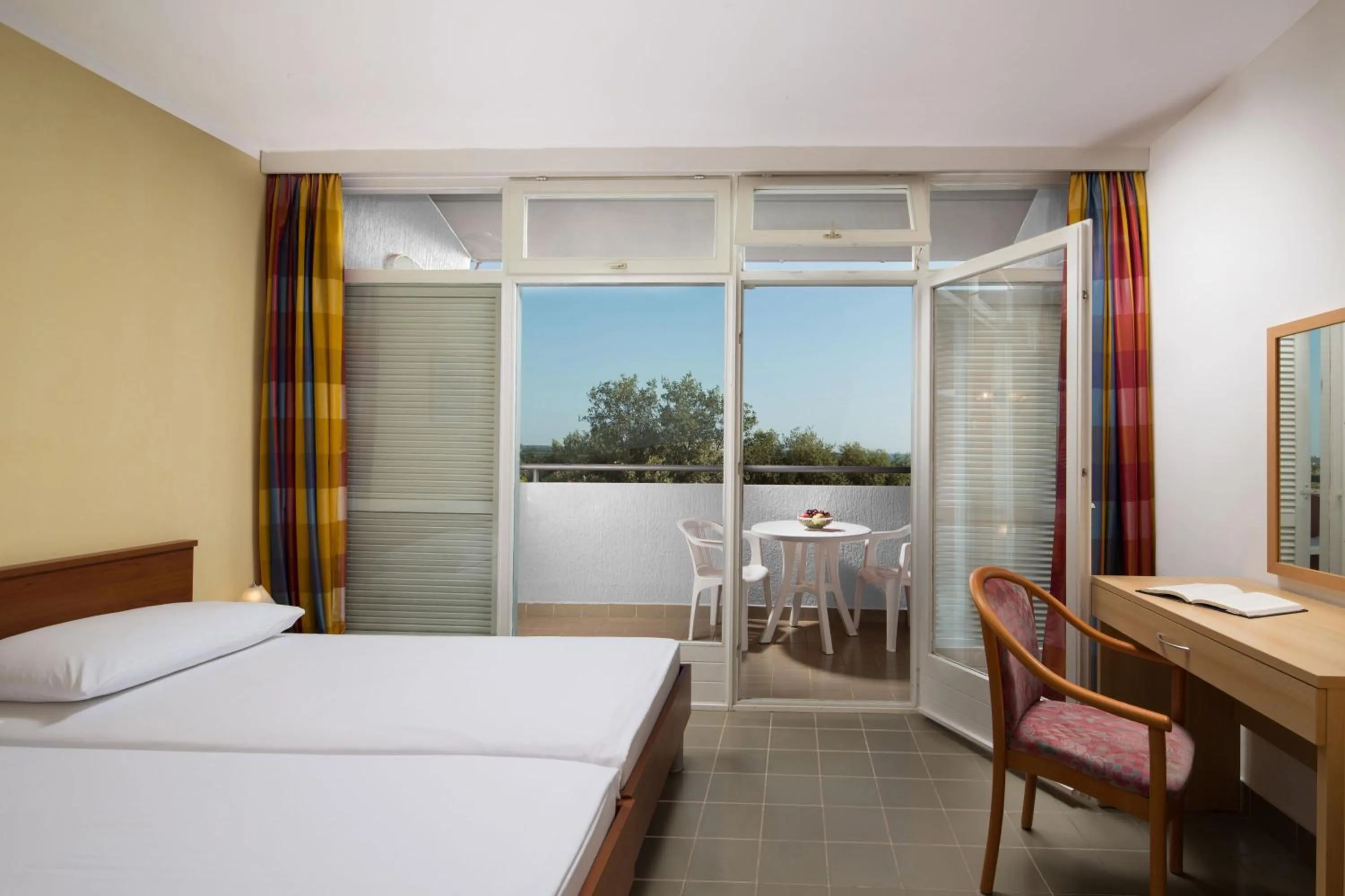 Balcony/Terrace, Bed in Lanterna Resort