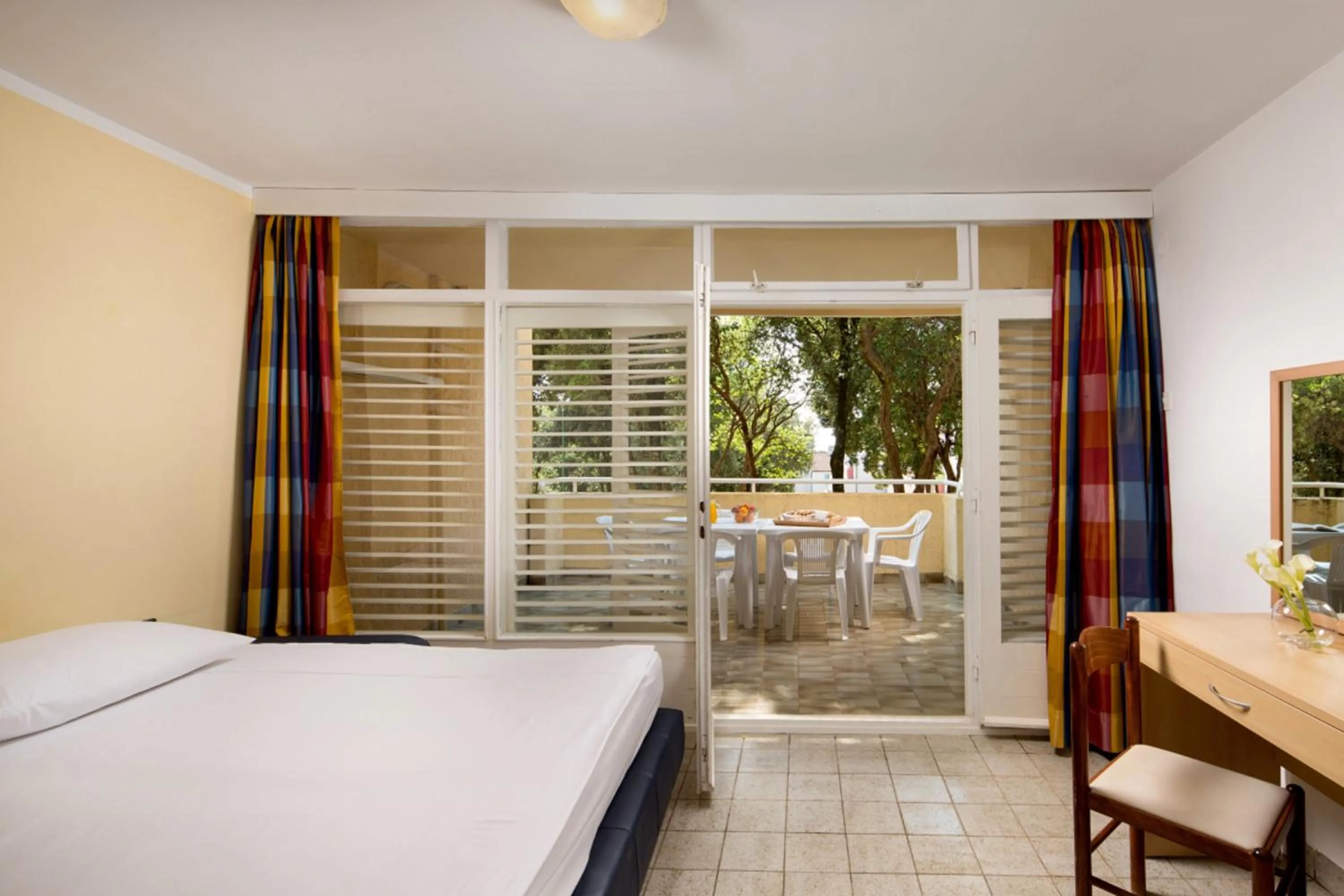 Balcony/Terrace, Bed in Lanterna Resort