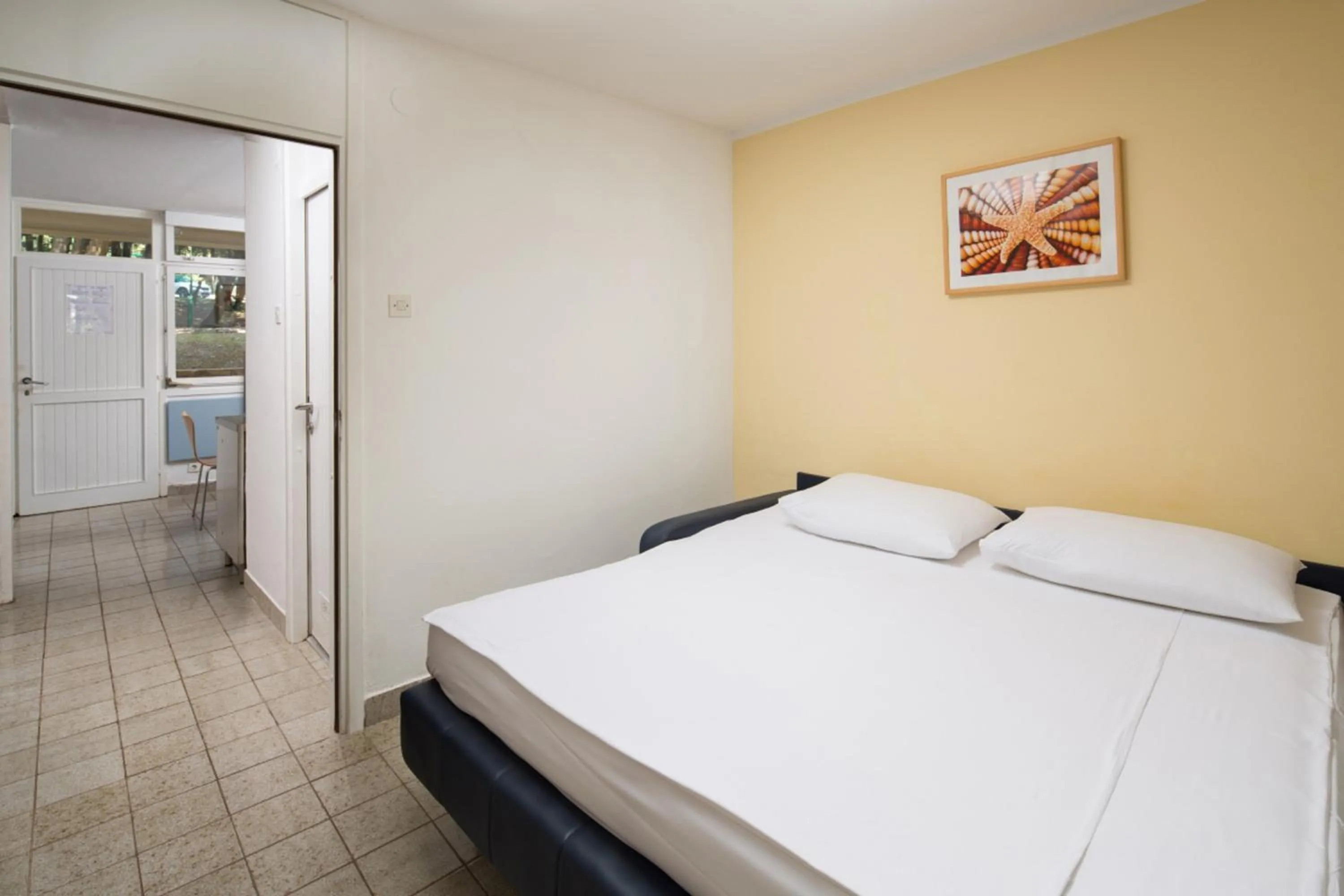 Living room, Bed in Lanterna Resort