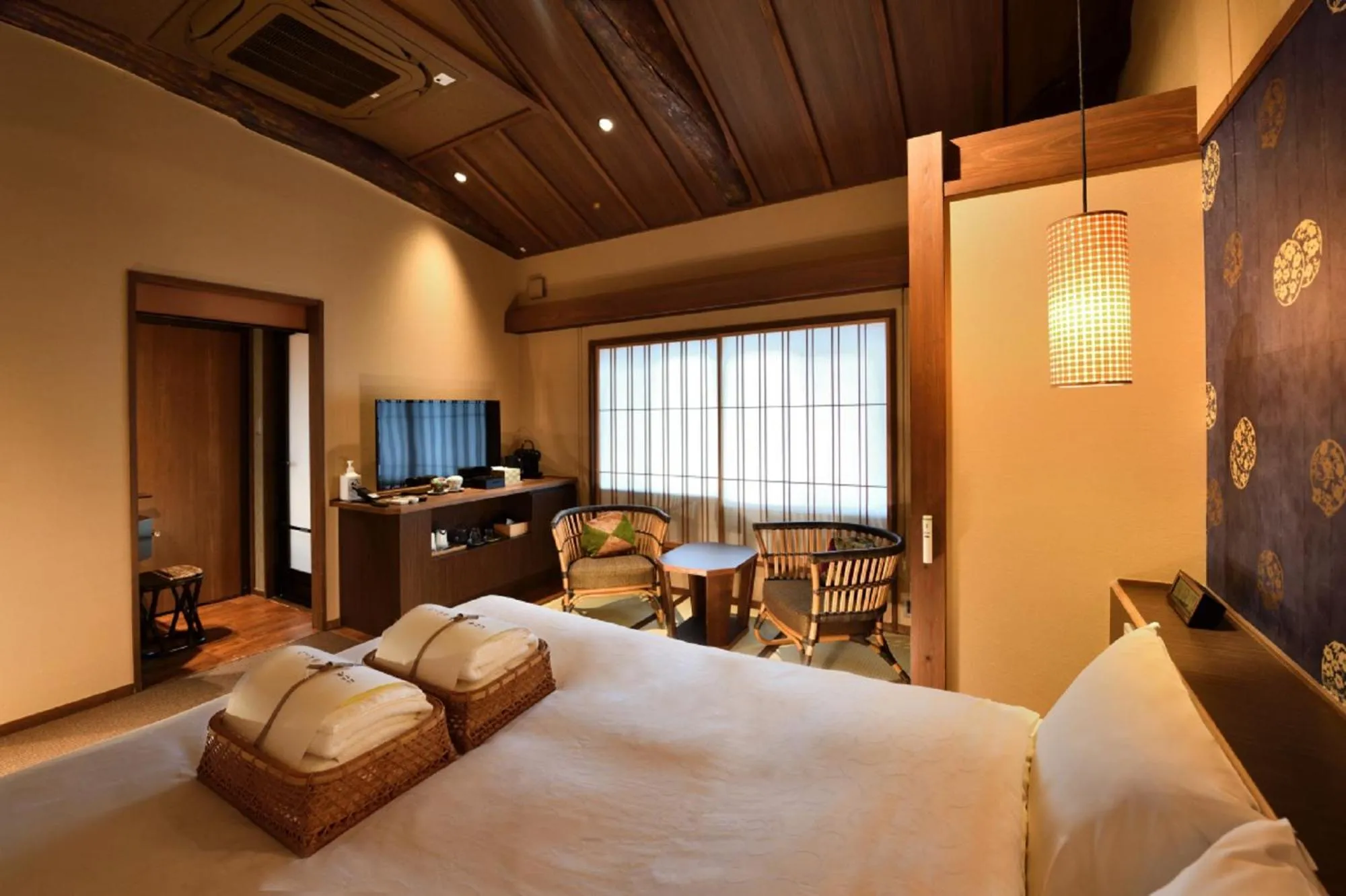 Photo of the whole room, Bed in Muromachi Yutone Kyokoyado