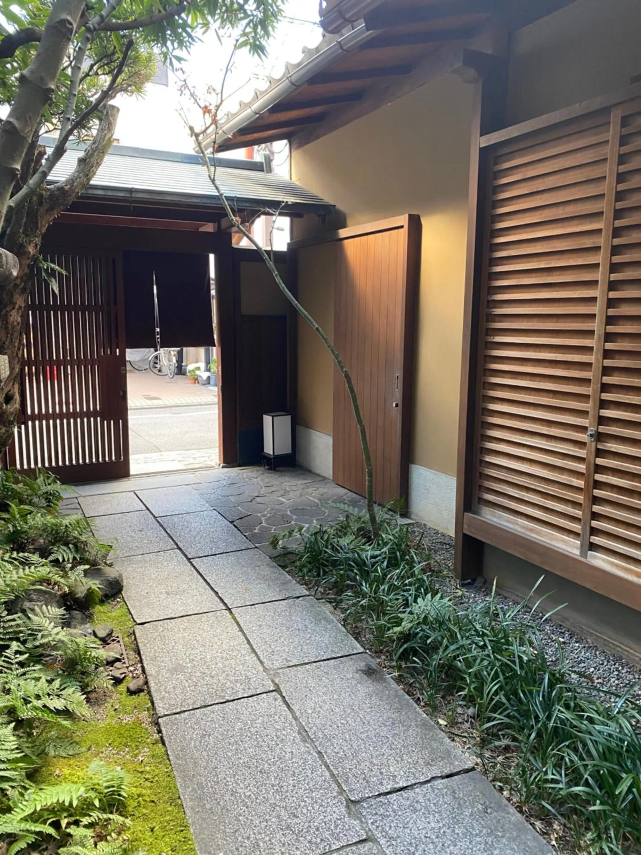 Facade/entrance in Muromachi Yutone Kyokoyado