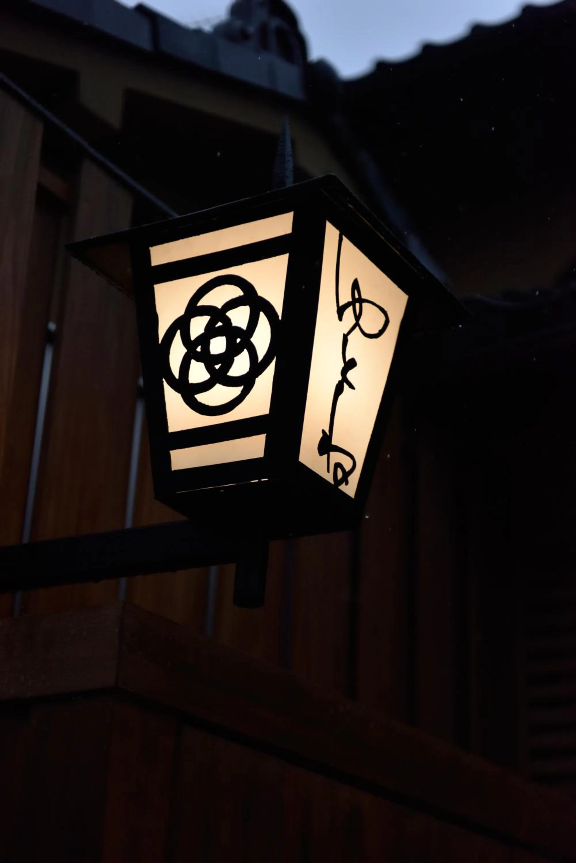 Facade/entrance in Muromachi Yutone Kyokoyado