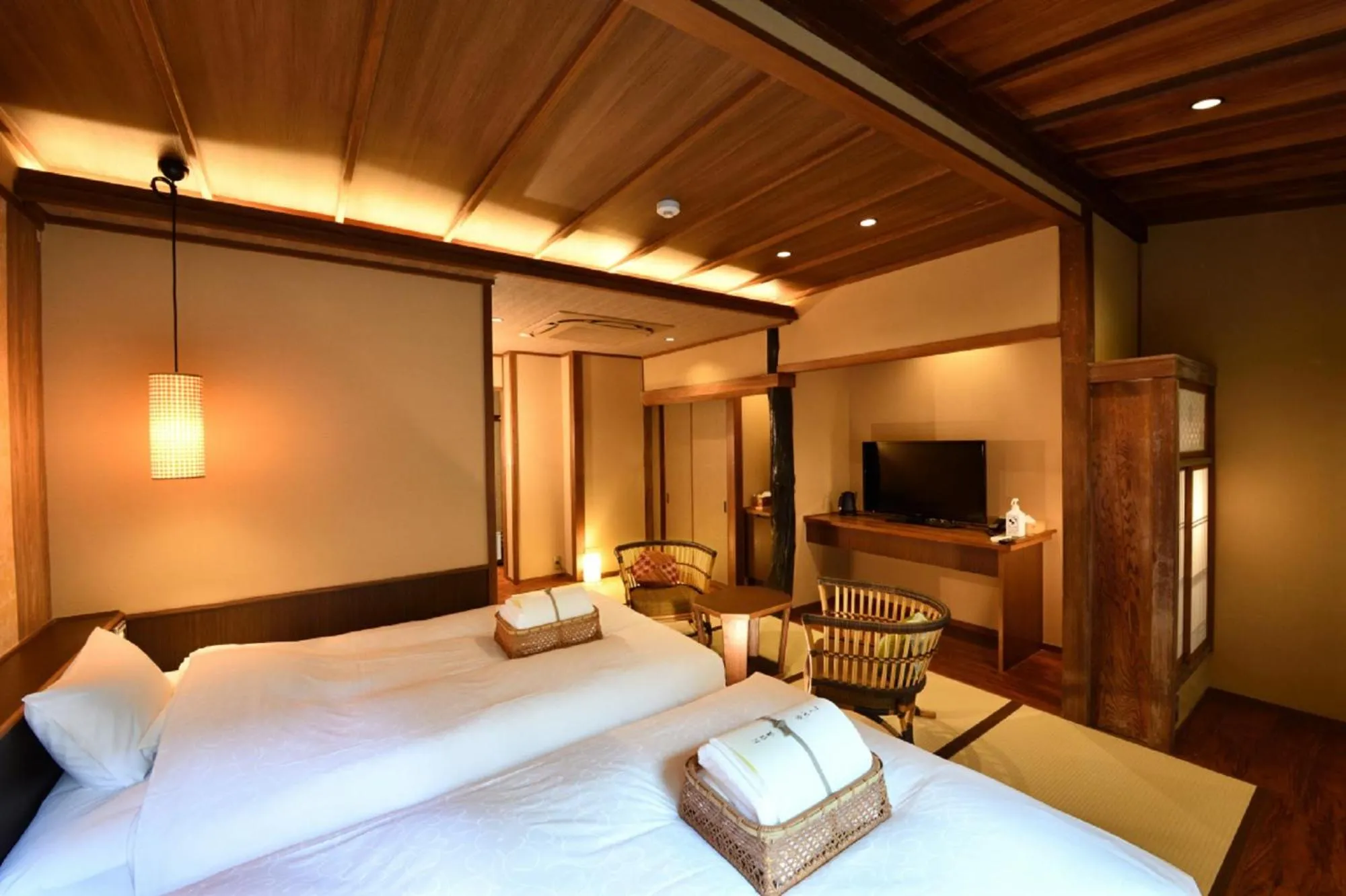 Photo of the whole room, Bed in Muromachi Yutone Kyokoyado
