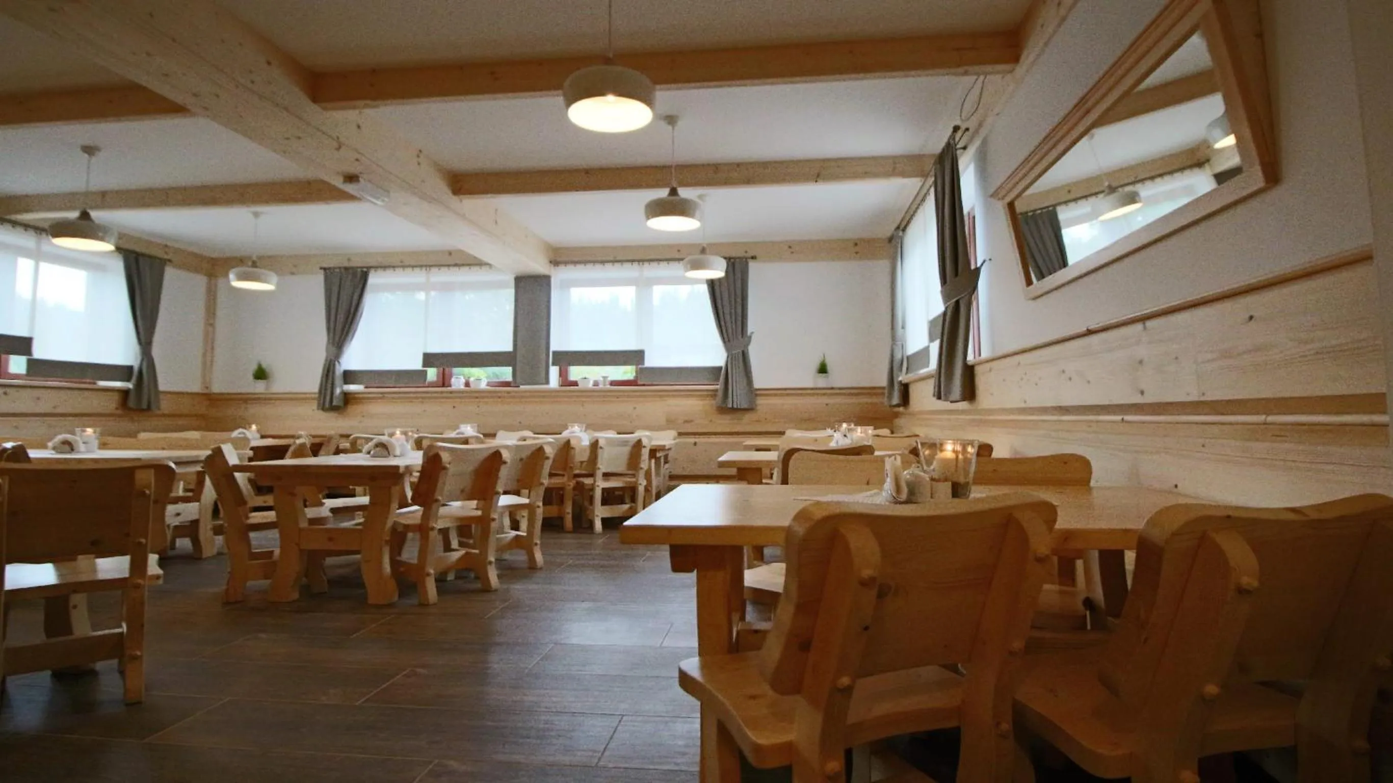 Dining area in Willa Lichajówka