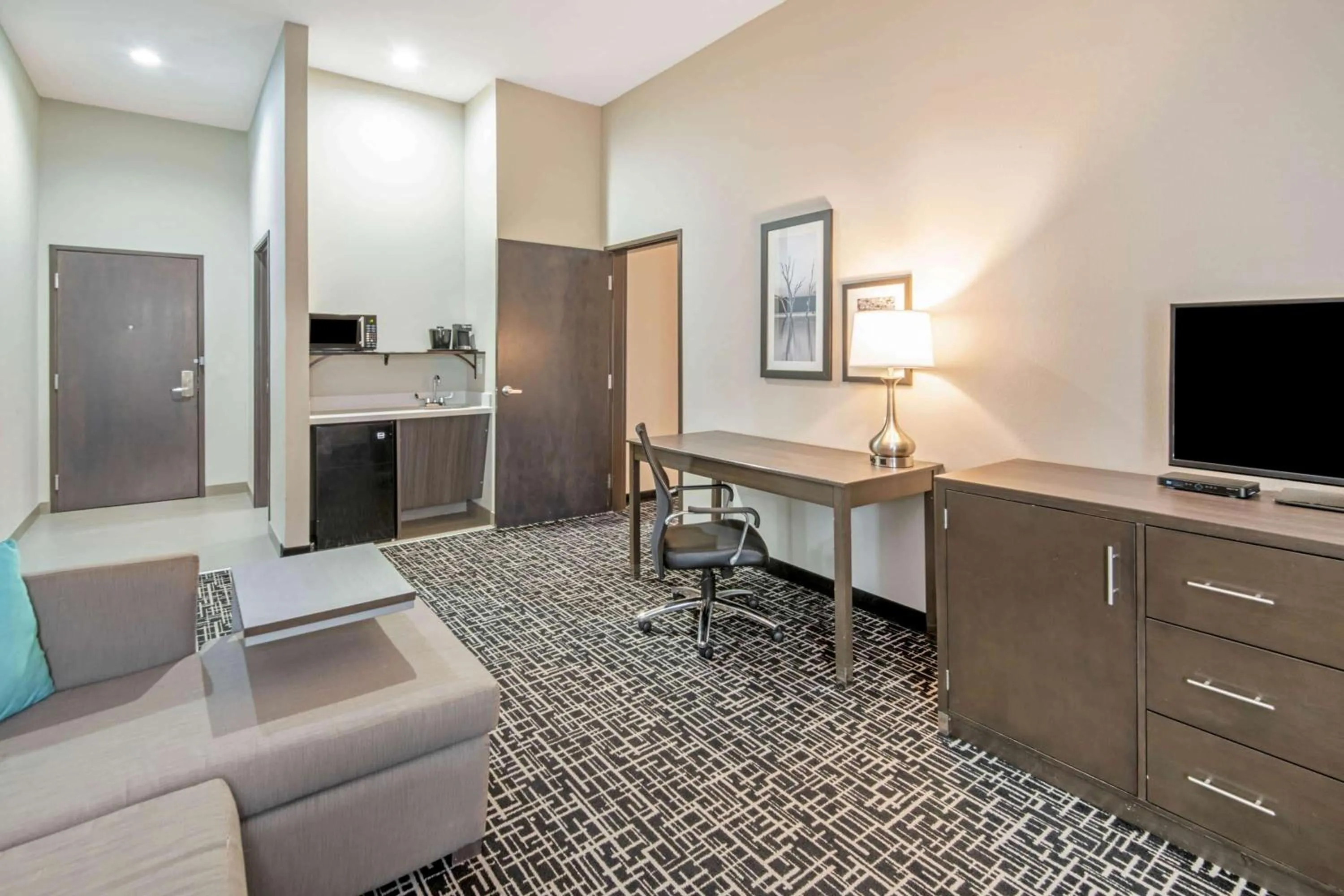 Photo of the whole room in La Quinta by Wyndham Weatherford OK