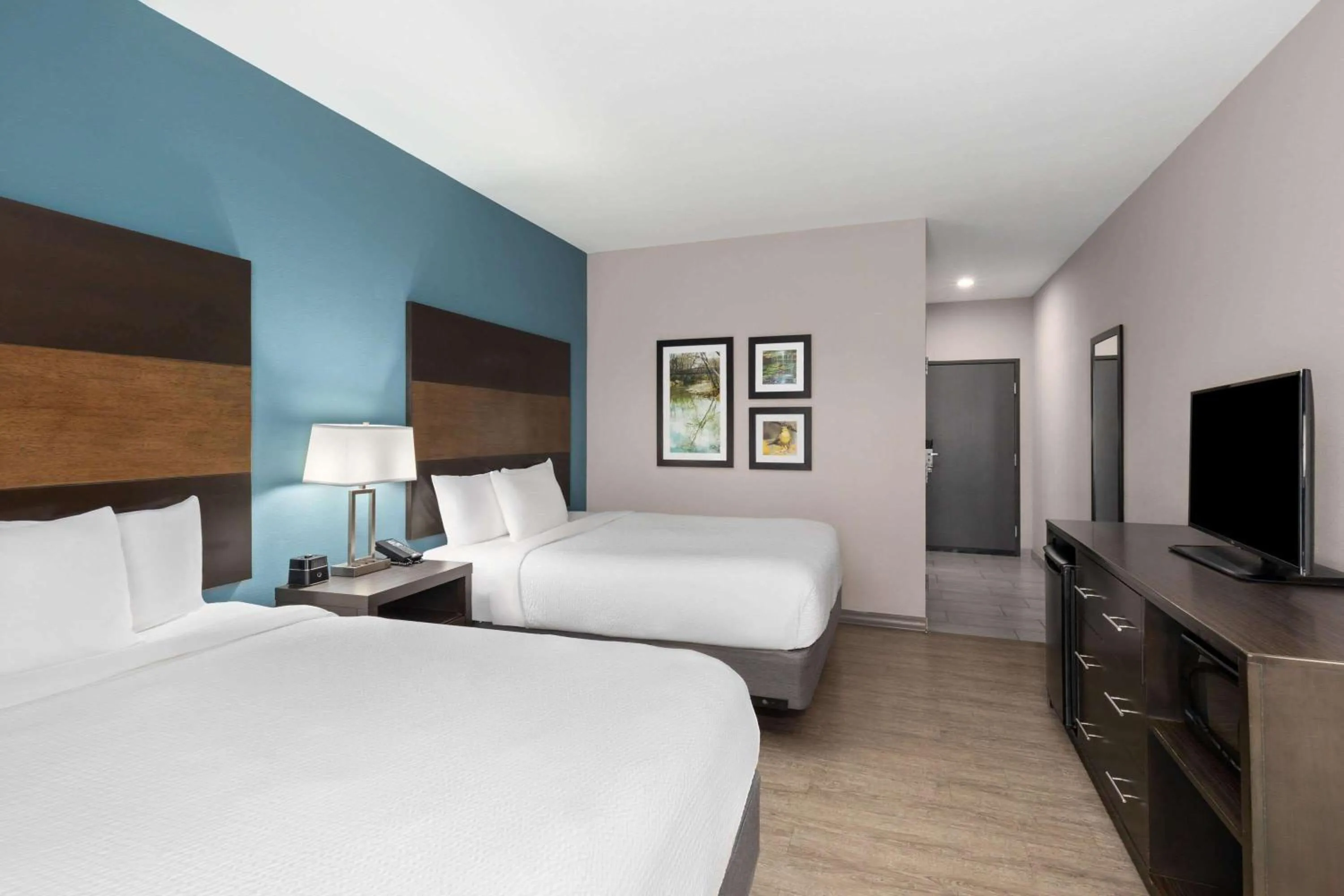 Photo of the whole room, Bed in La Quinta by Wyndham Cullman