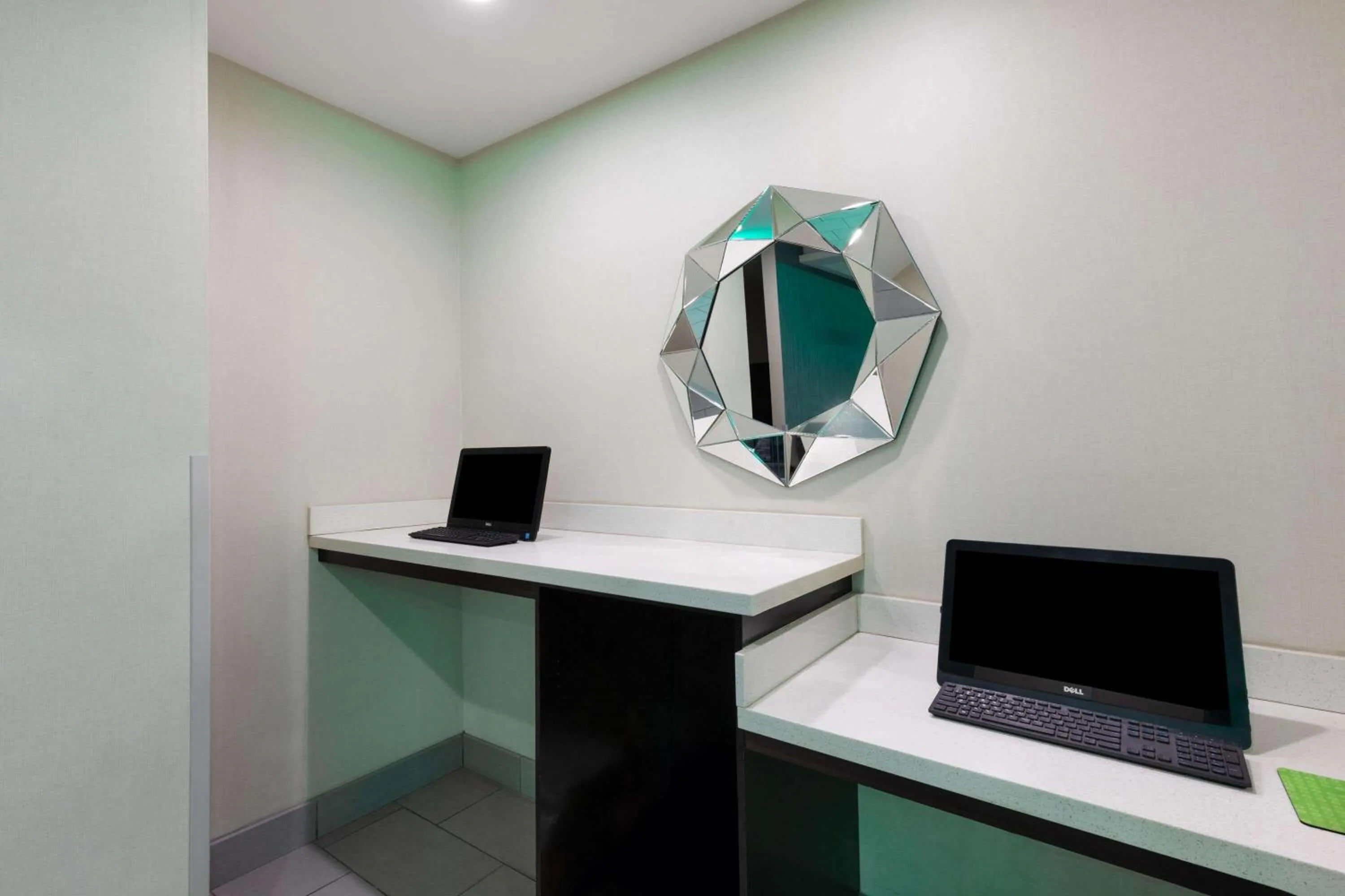 Business facilities in La Quinta by Wyndham Cullman