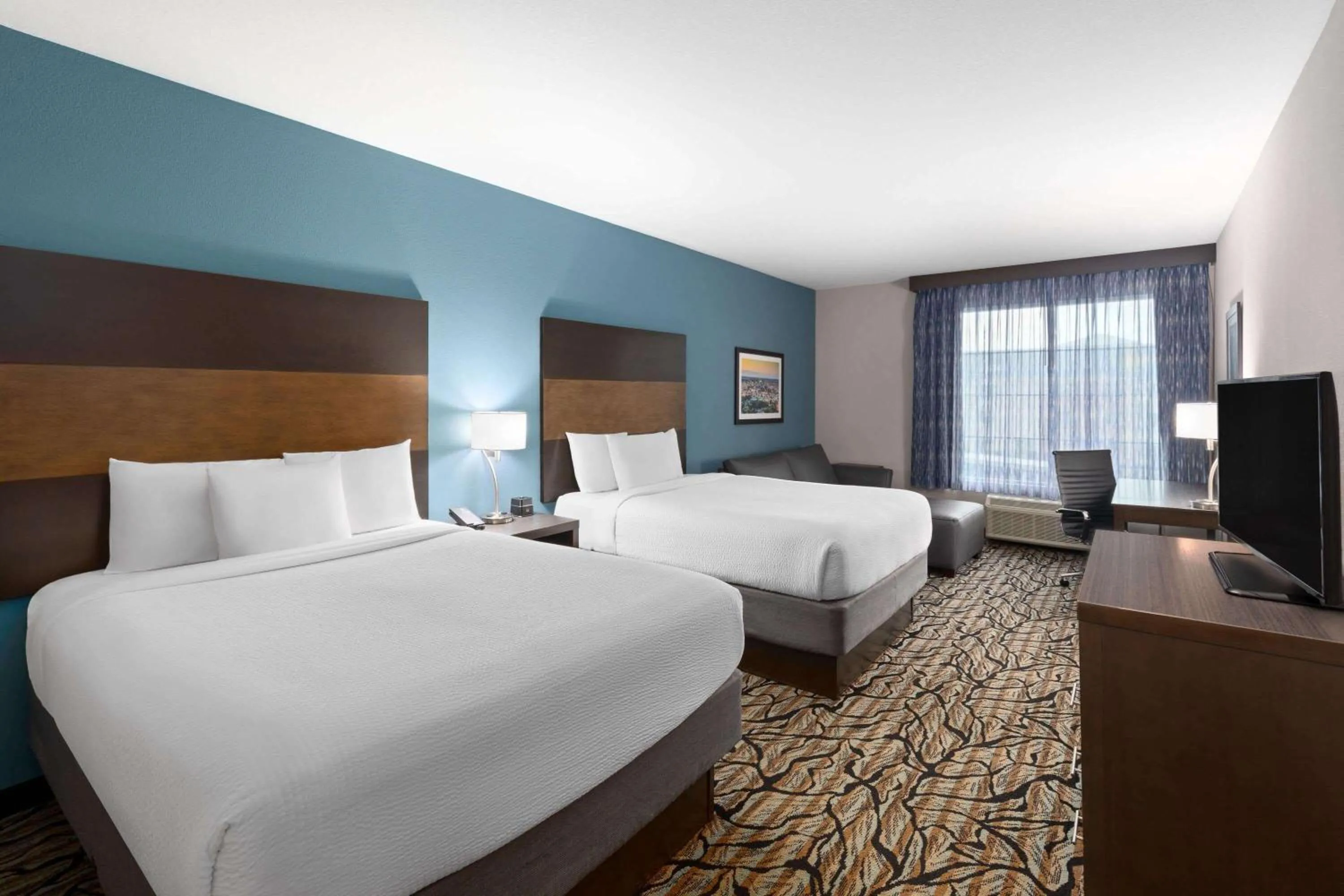 Photo of the whole room, Bed in La Quinta by Wyndham Cullman