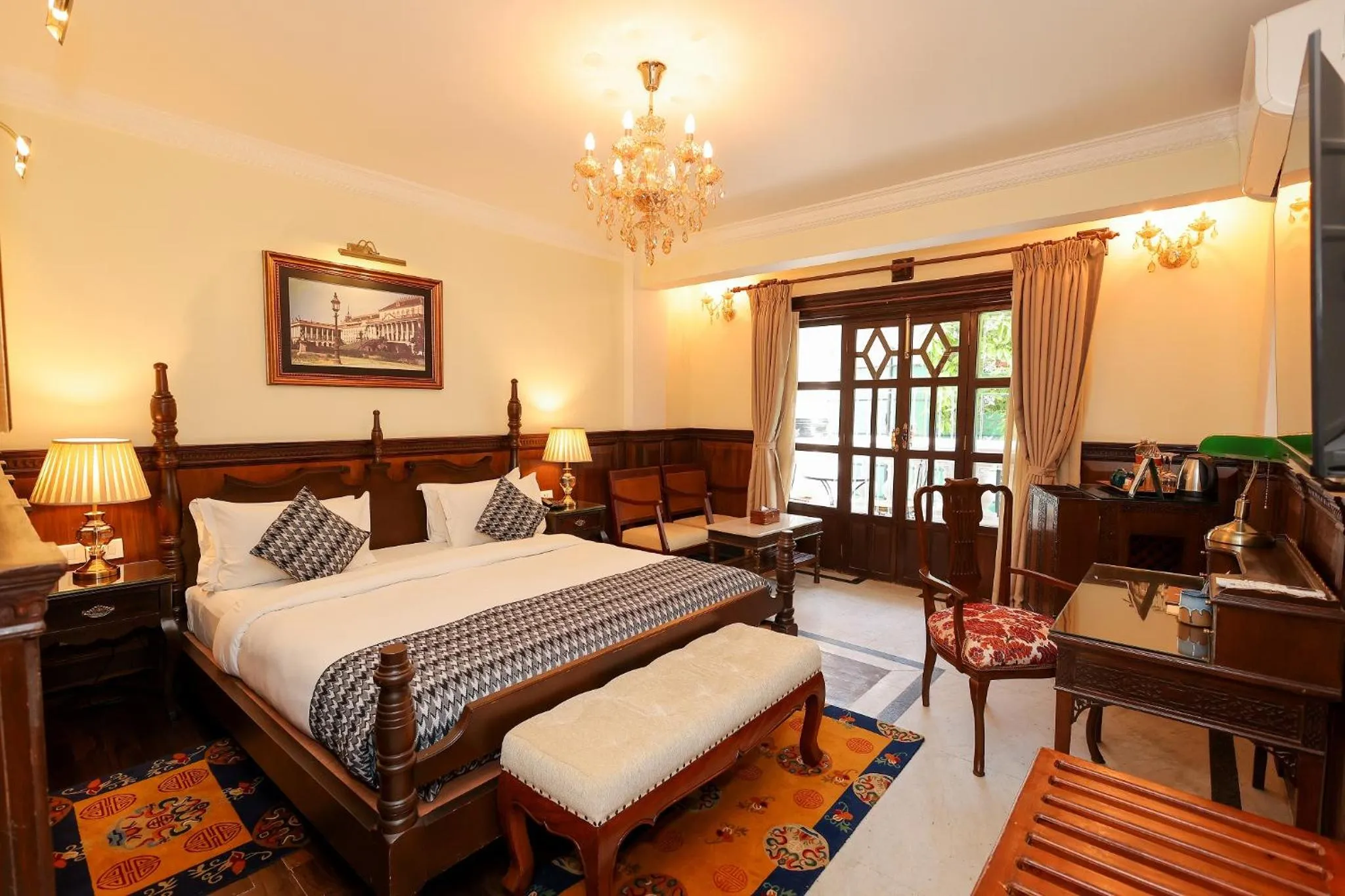 Bed in Baber Mahal Vilas - The Heritage Hotel