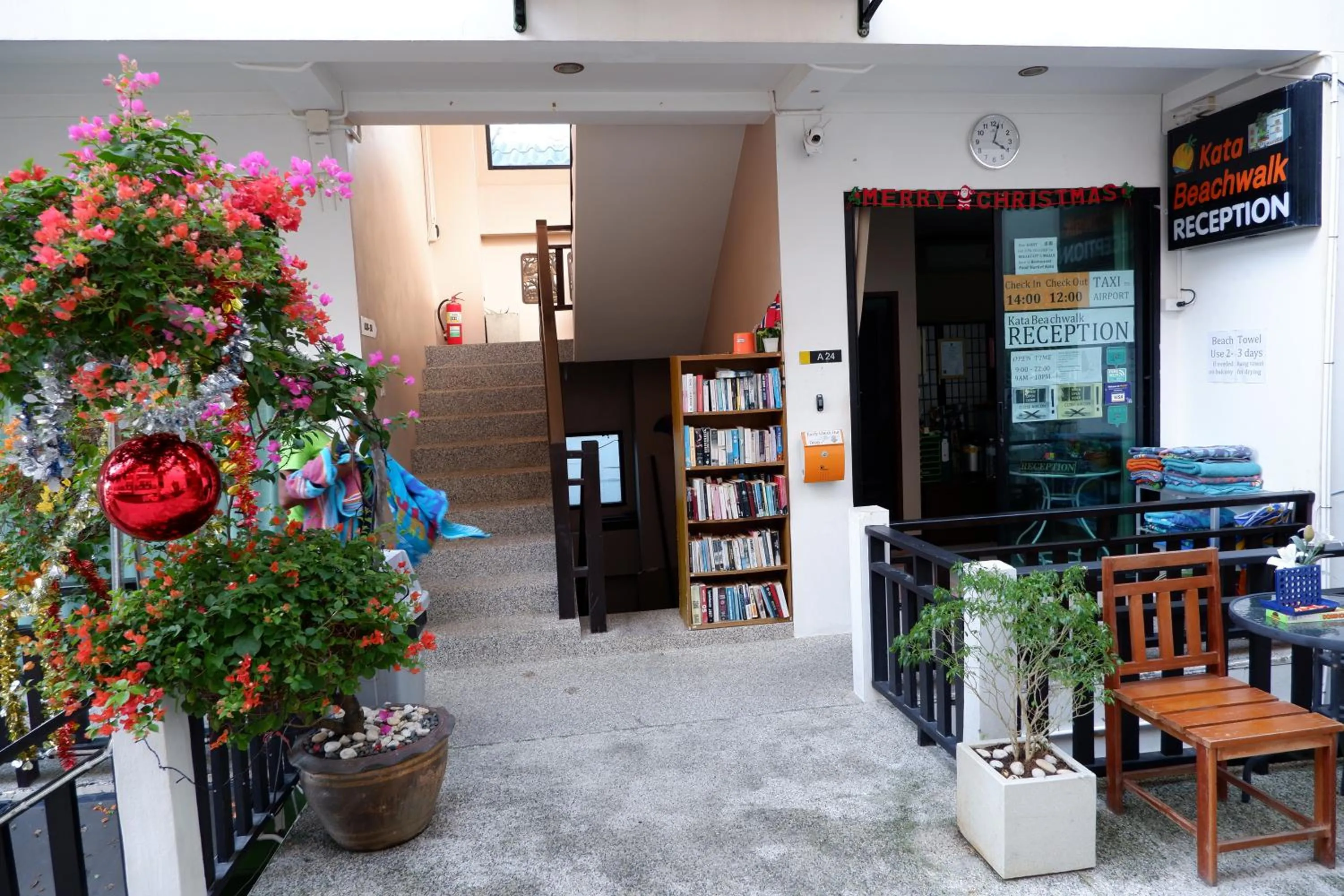 Lobby or reception in Kata Beachwalk Hotel and Bungalows