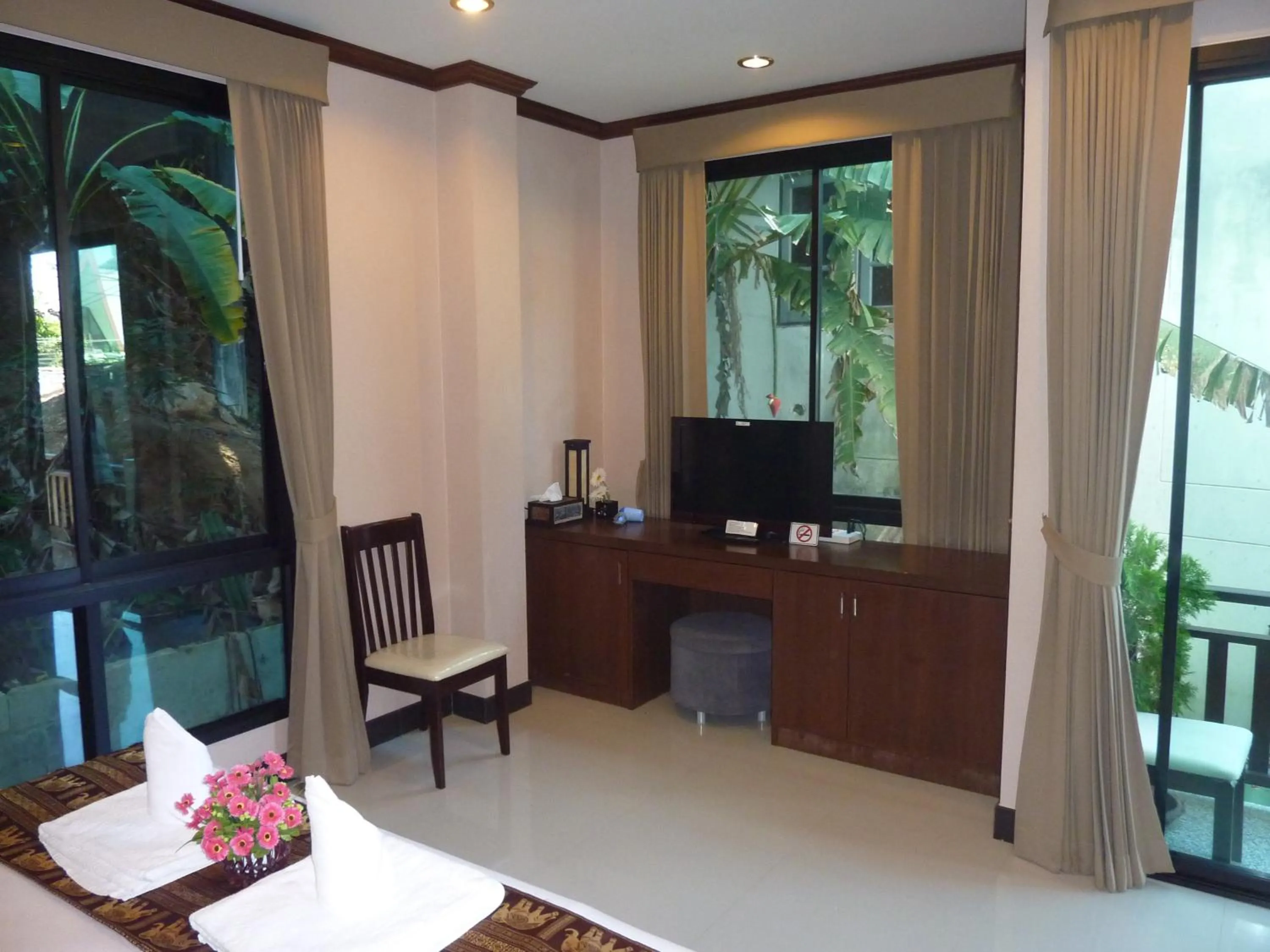 Kata Beachwalk Hotel and Bungalows