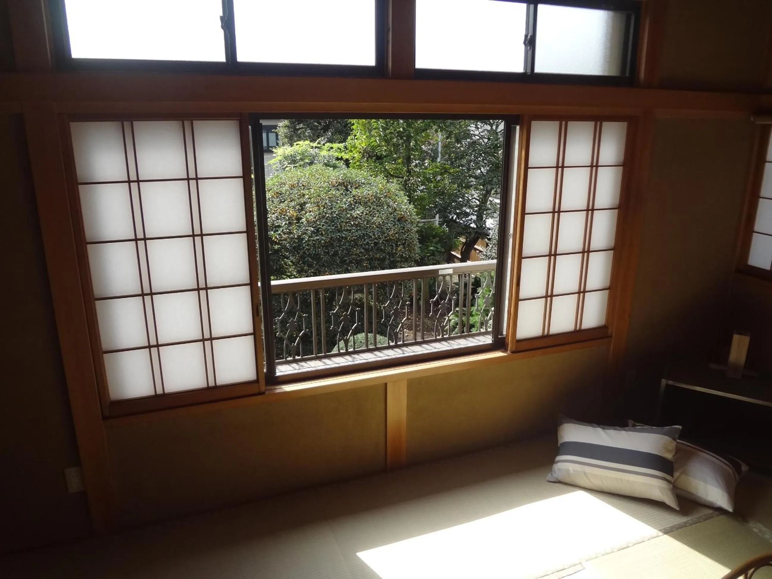 Photo of the whole room in Mokkoan