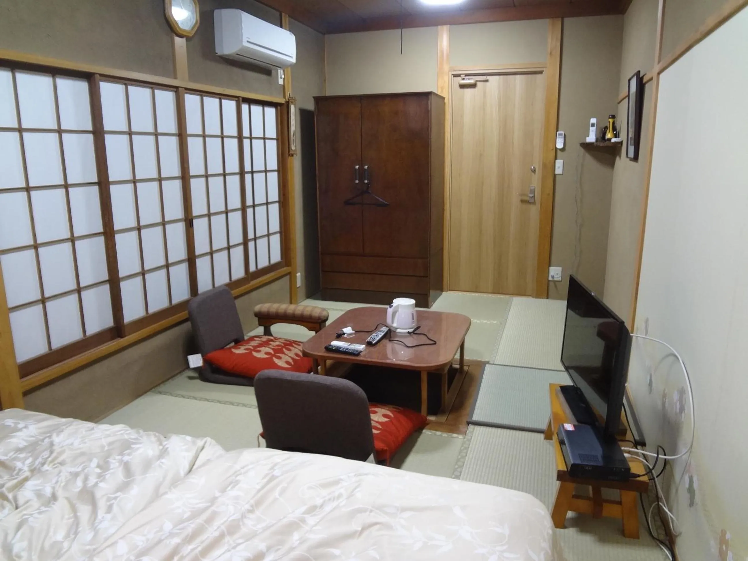 Photo of the whole room, Bed in Mokkoan