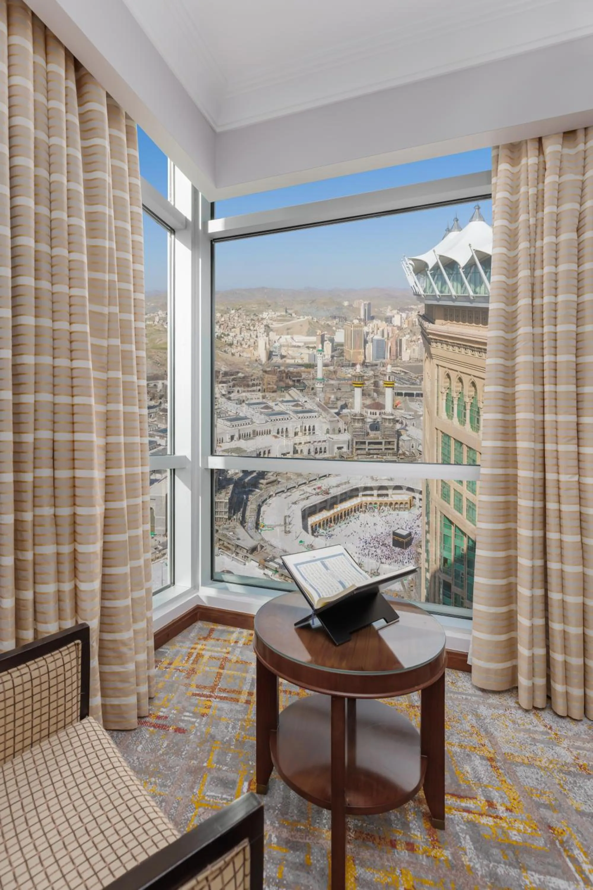 Living room in Swissotel Al Maqam Makkah
