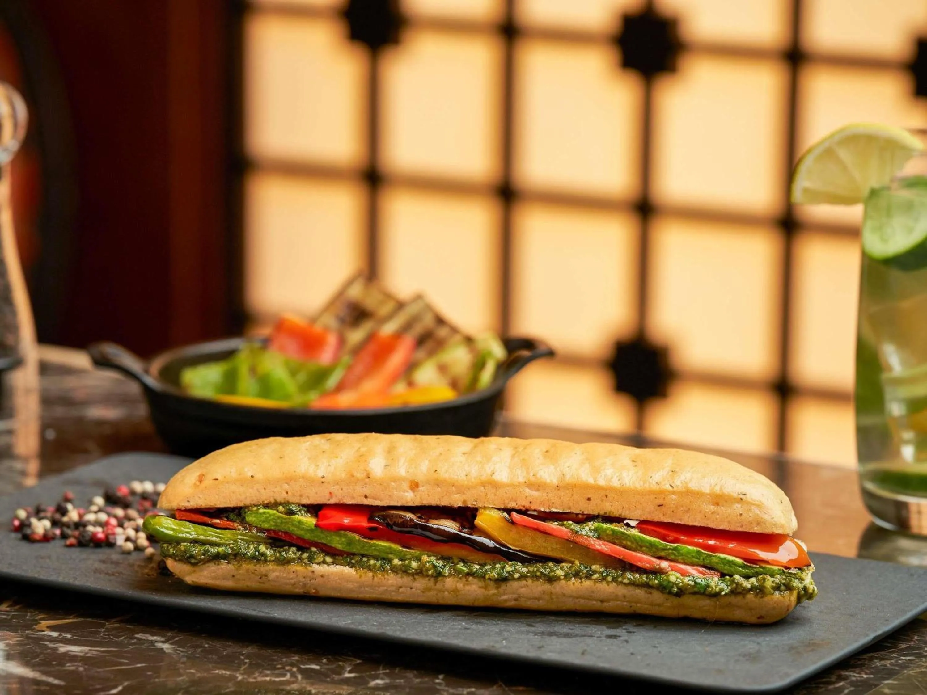 Lounge or bar in Swissotel Al Maqam Makkah