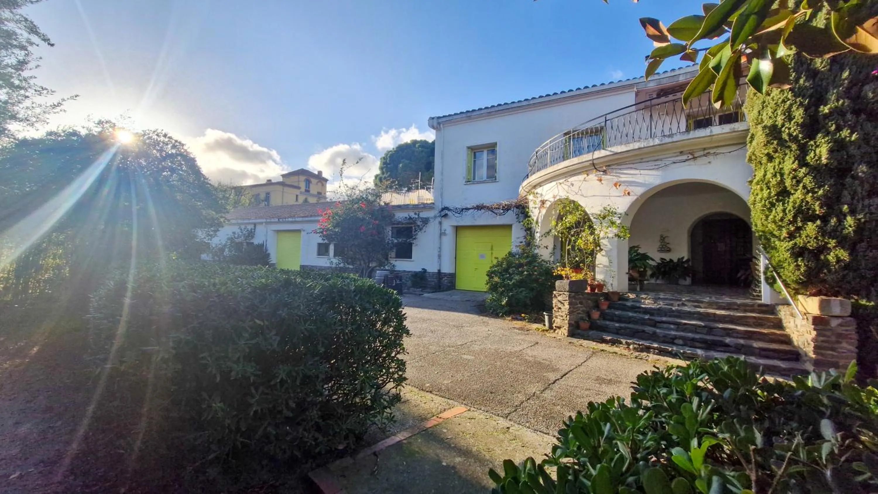 Property building in Le Clos Saint André