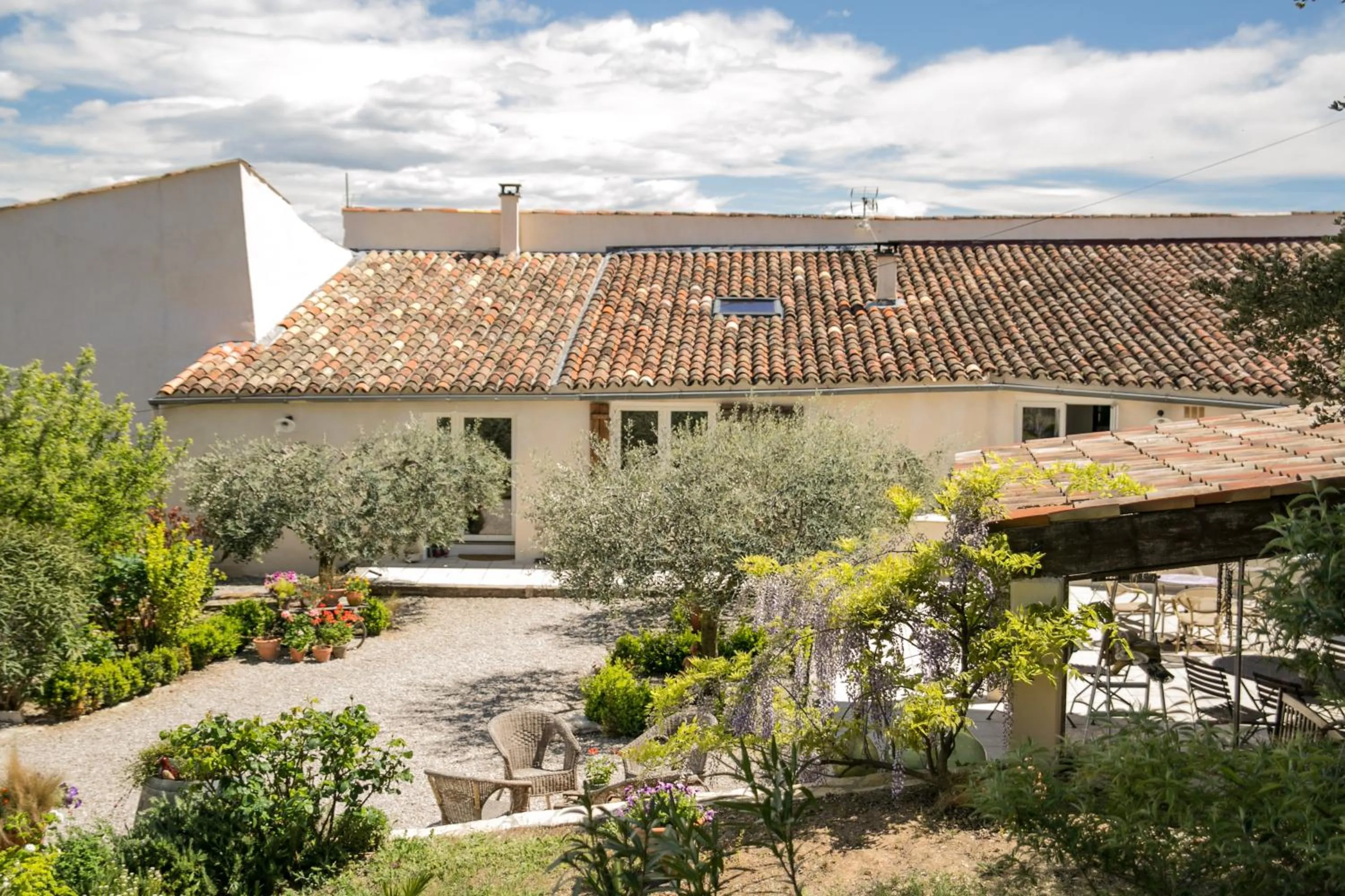 Facade/entrance in Campagne de la source St Martin B&B