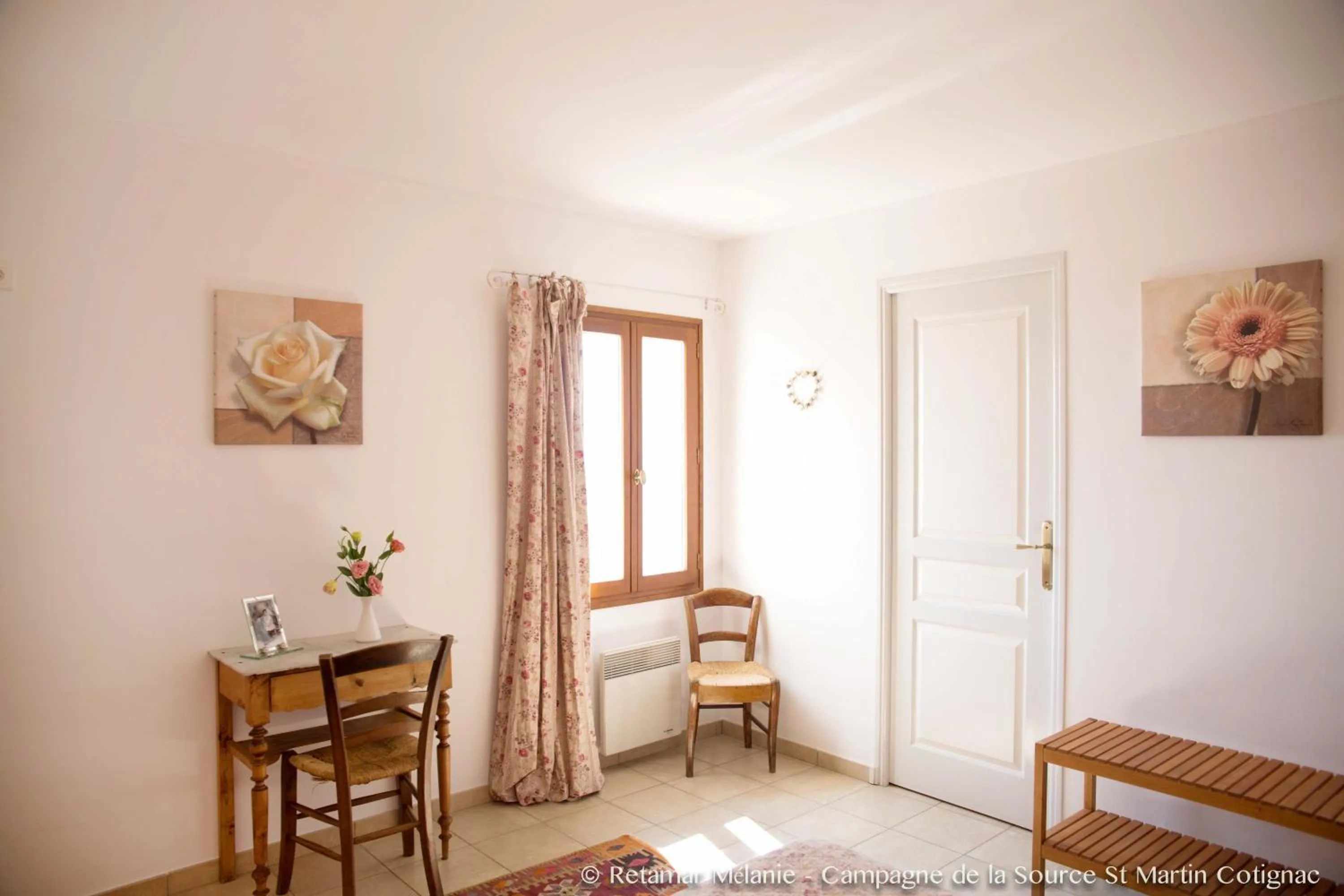Bedroom in Campagne de la source St Martin B&B