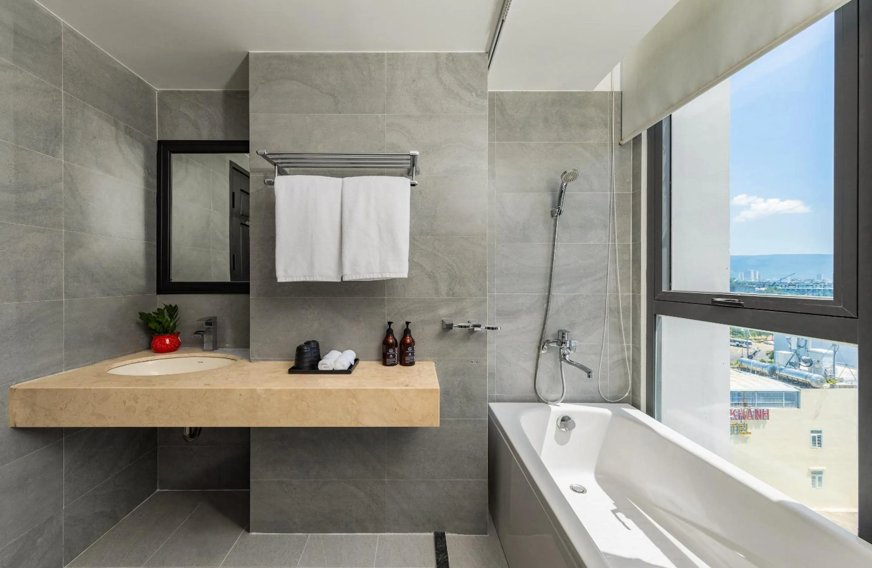 Shower in Ocean Star Da Nang Bay Hotel