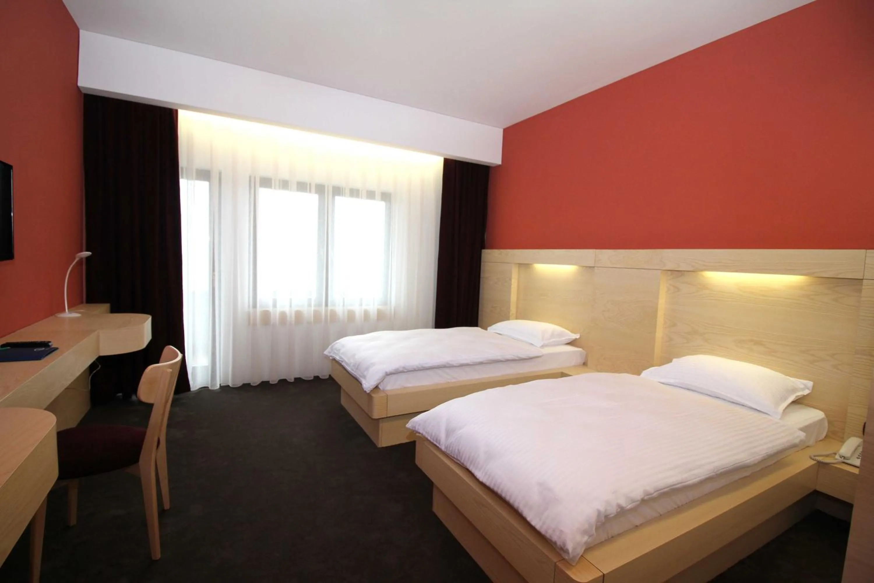 Toilet, Bed in Hotel International Prishtina & Spa