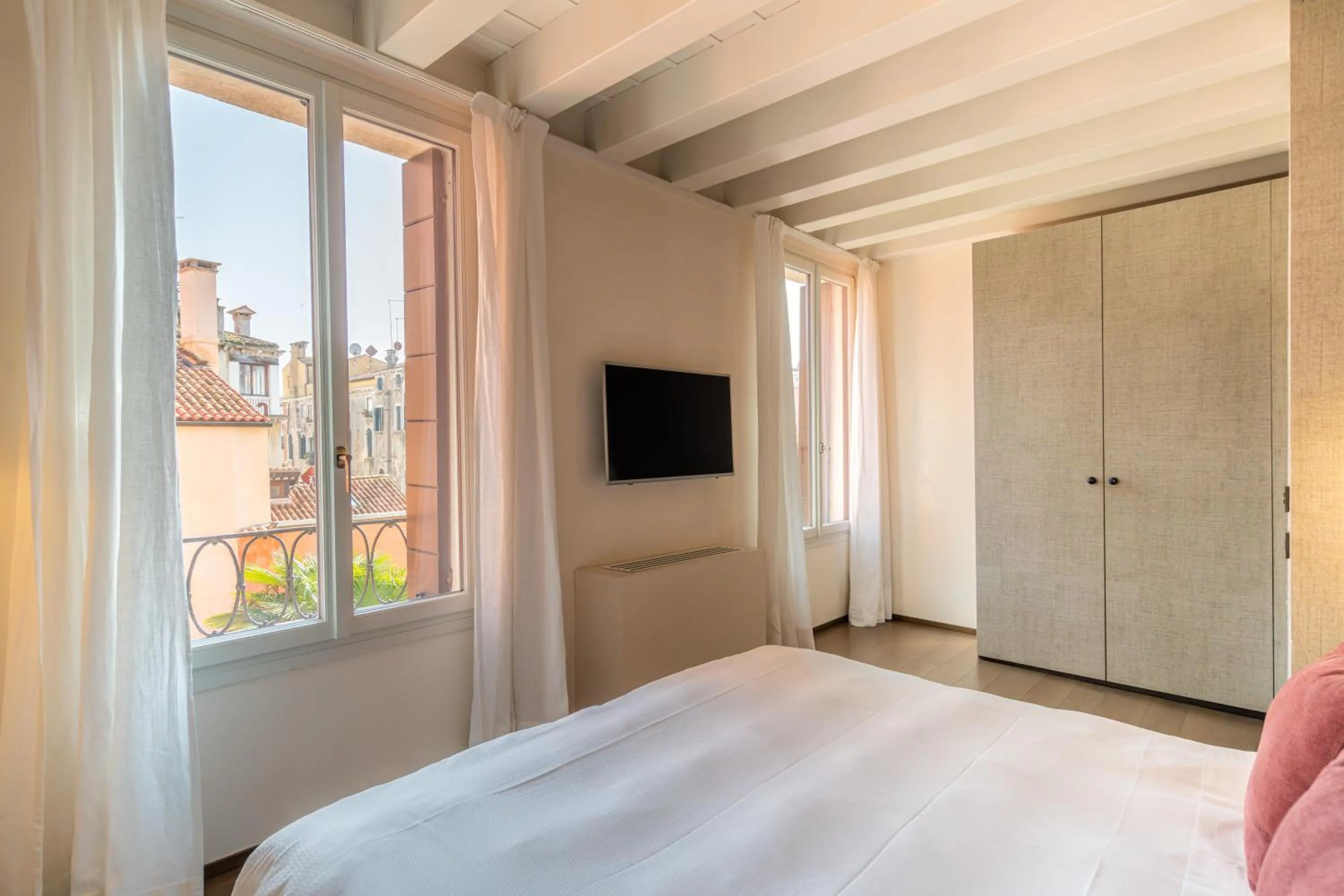 Bed in Palazzo Morosini Degli Spezieri - Lifestyle Apartments