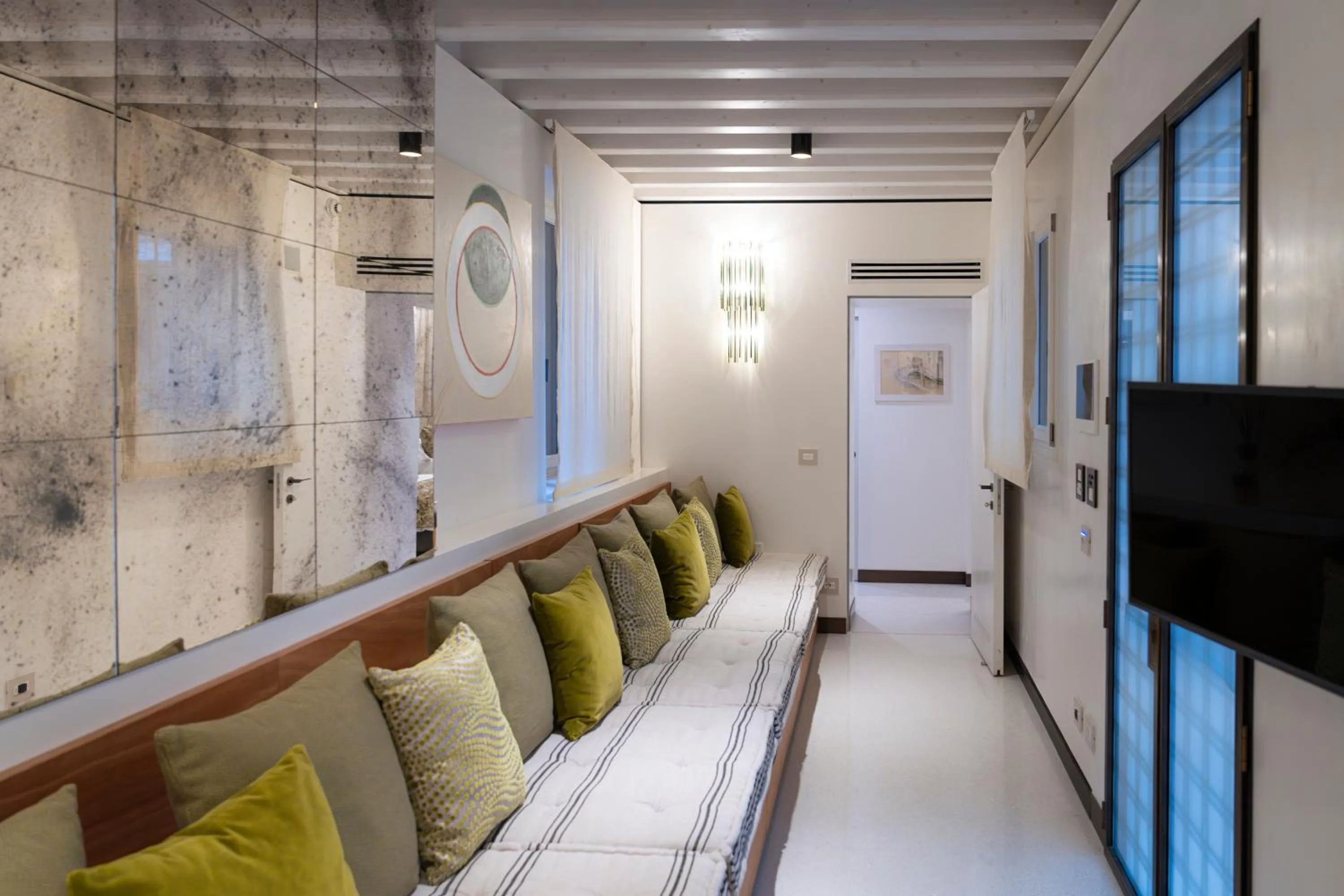 TV and multimedia in Palazzo Morosini Degli Spezieri - Lifestyle Apartments