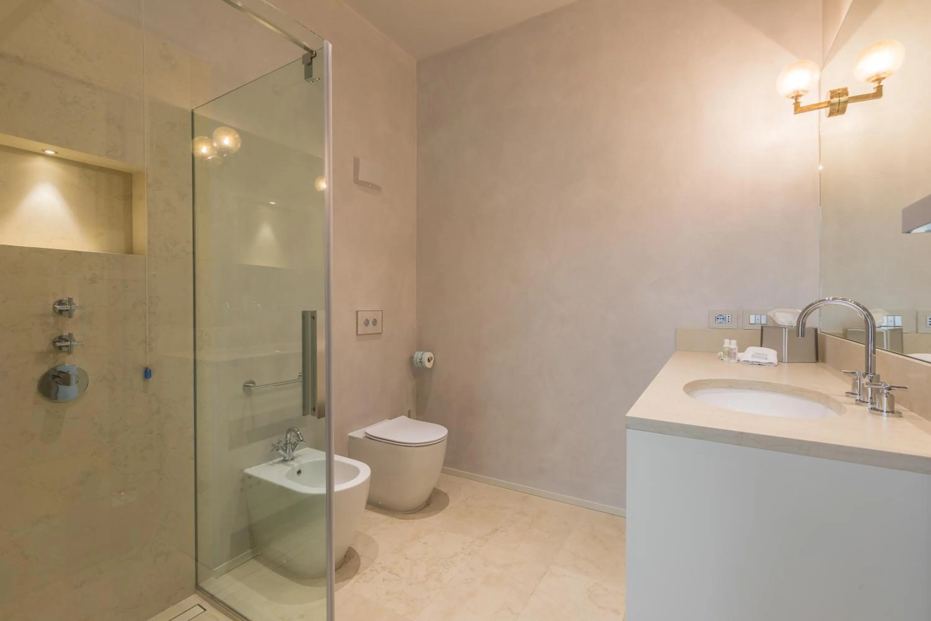Shower in Palazzo Morosini Degli Spezieri - Lifestyle Apartments
