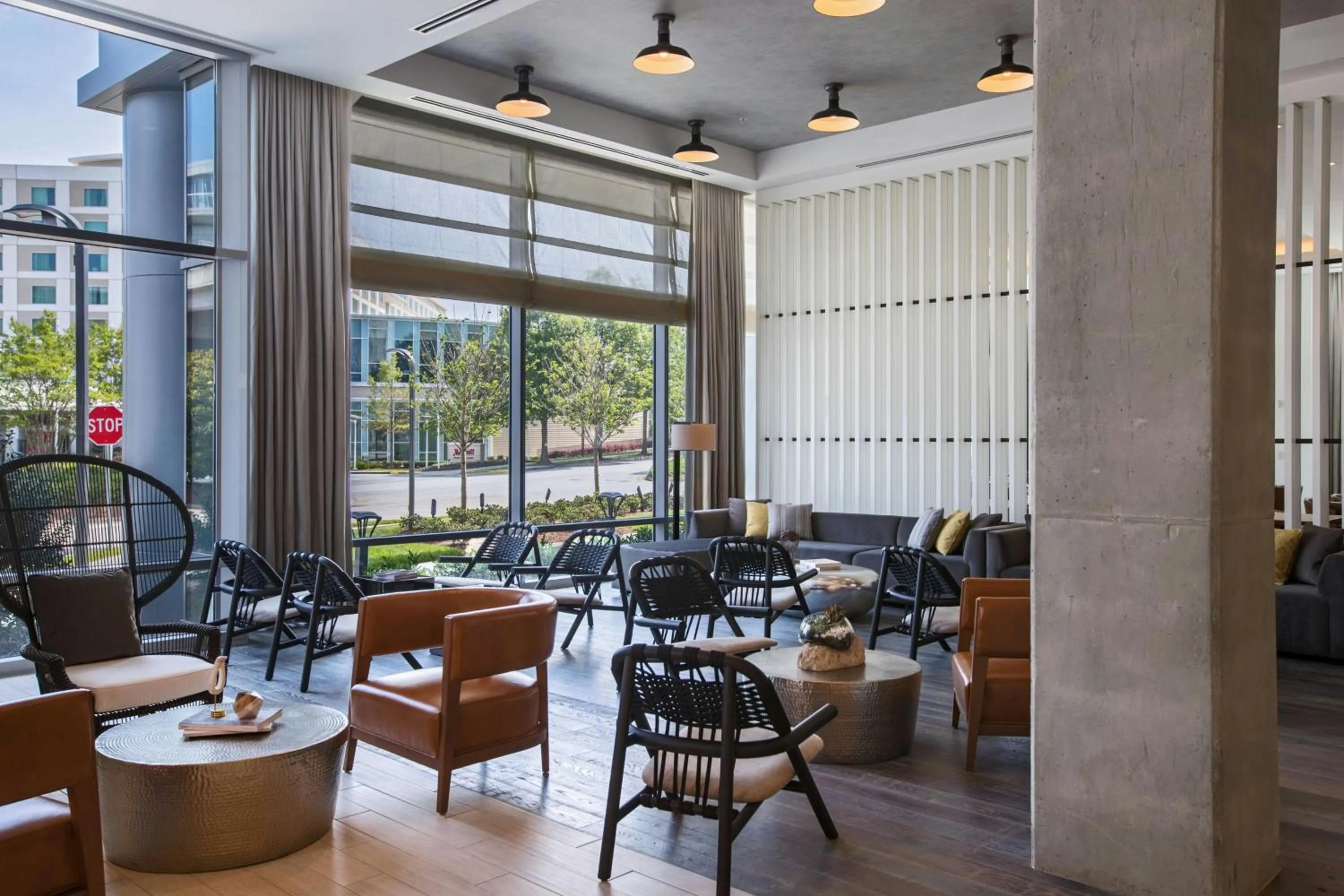 Lounge or bar in Renaissance Atlanta Airport Gateway Hotel
