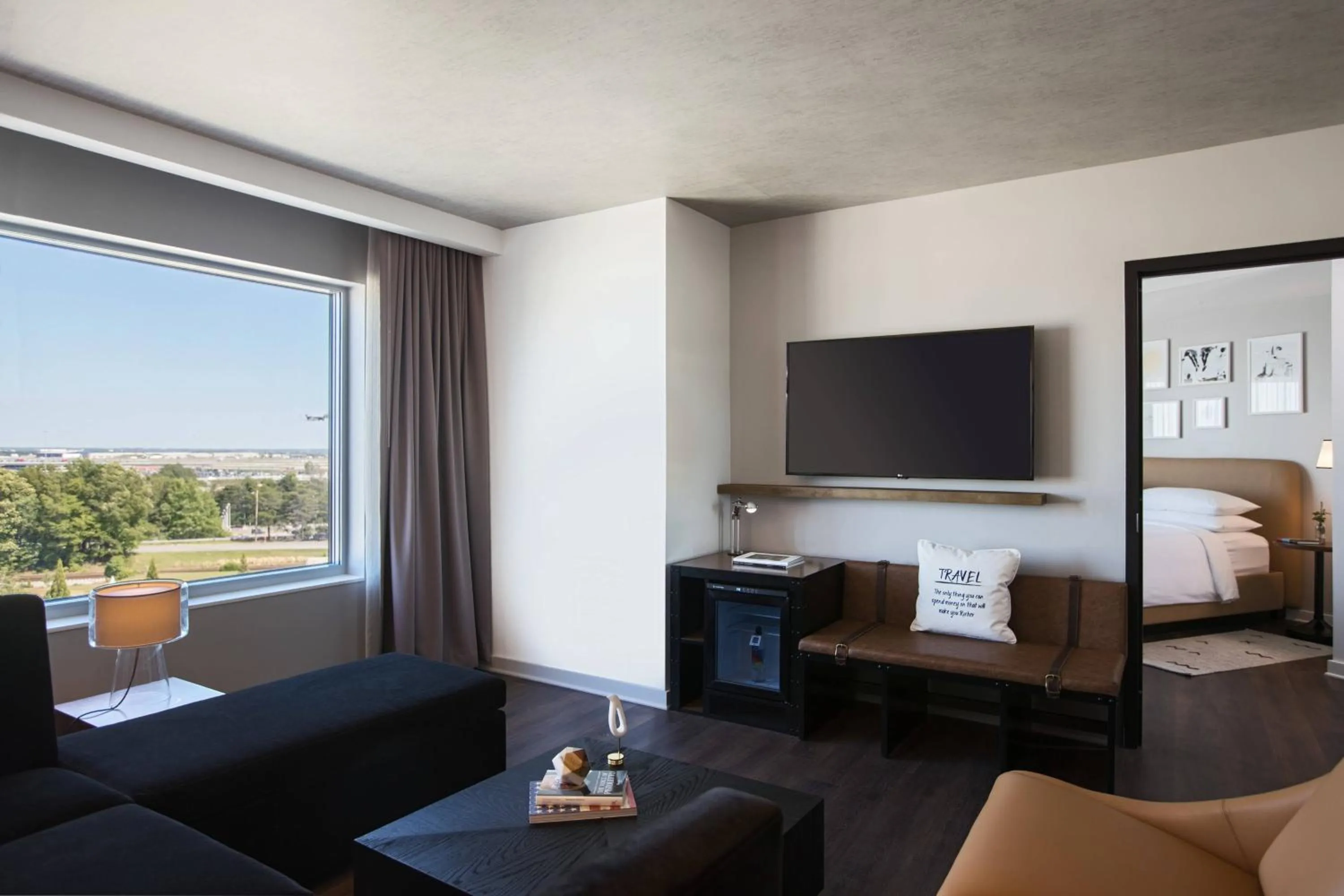 Living room in Renaissance Atlanta Airport Gateway Hotel