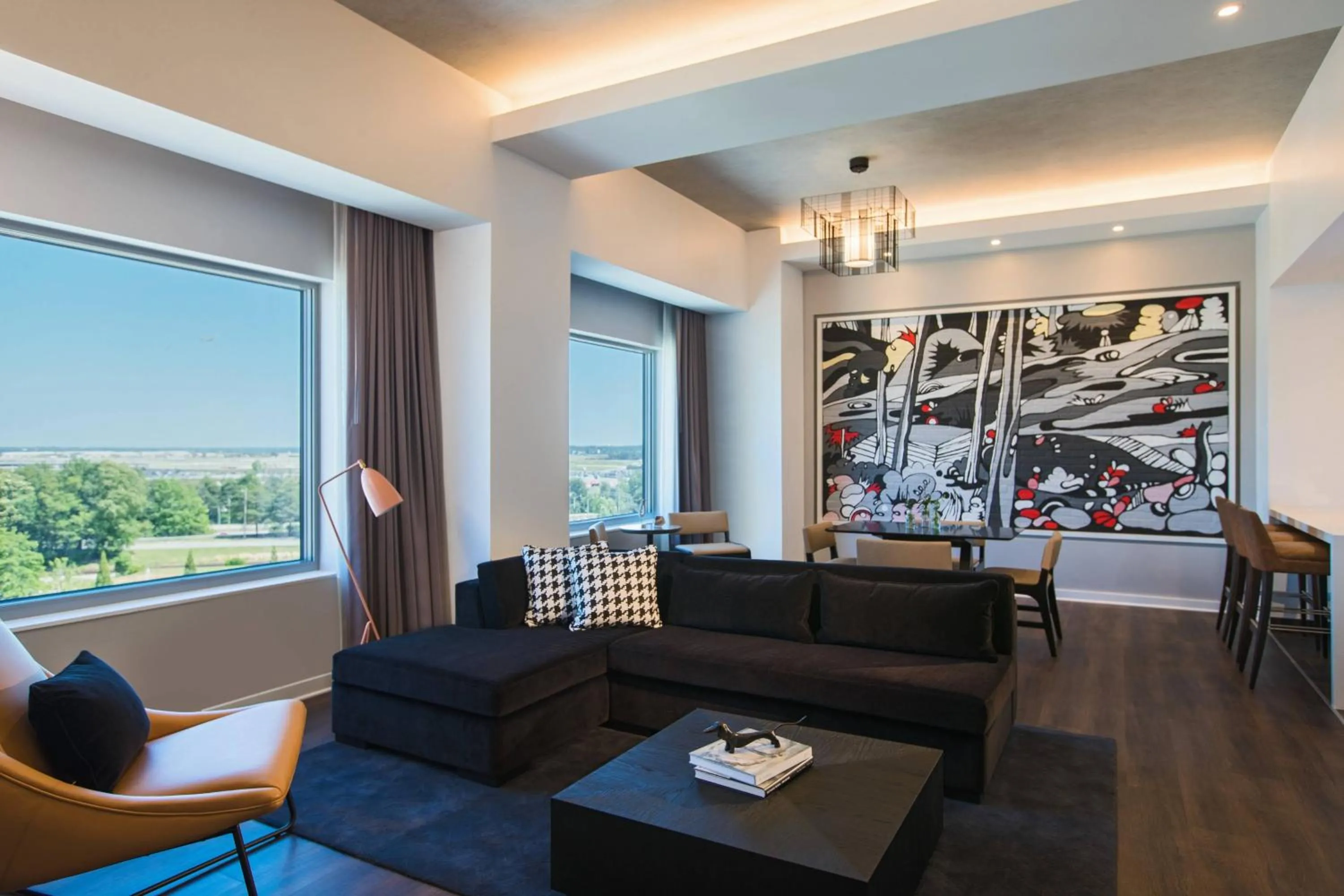 Living room in Renaissance Atlanta Airport Gateway Hotel