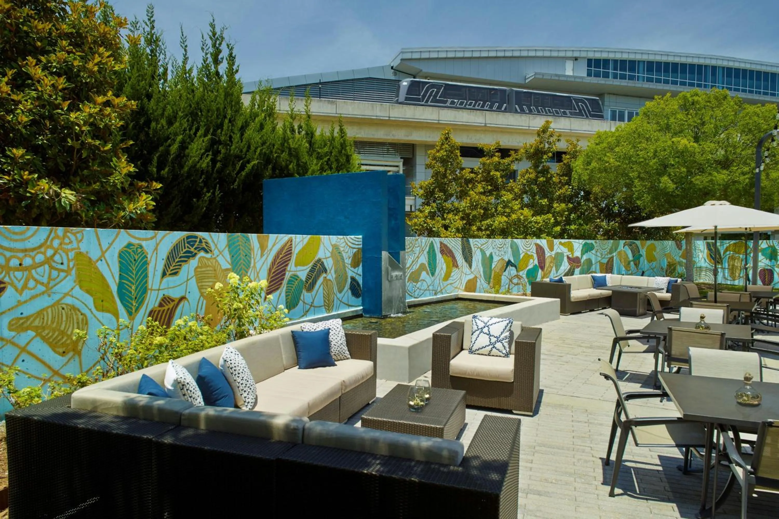 Restaurant/places to eat in Renaissance Atlanta Airport Gateway Hotel