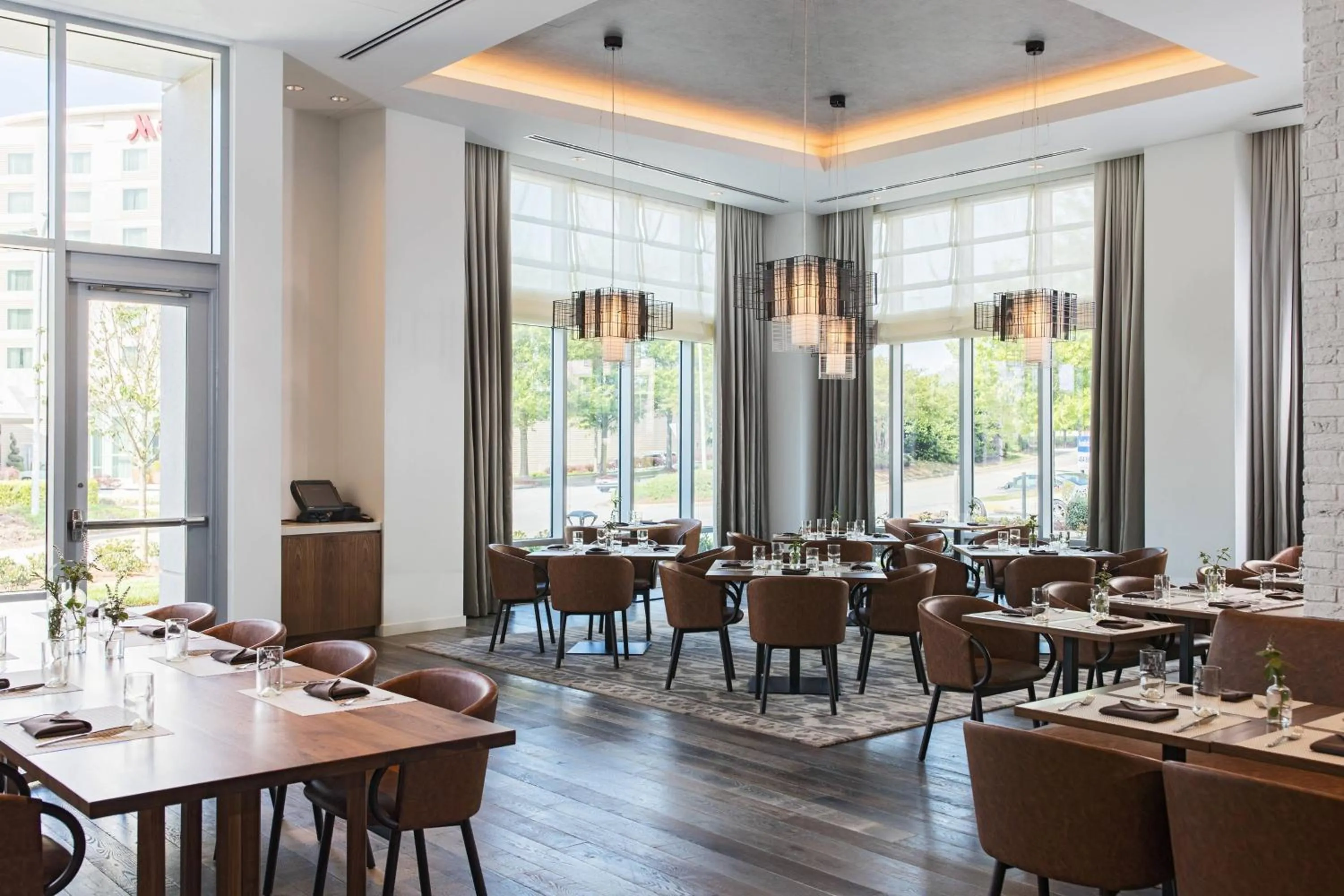 Restaurant/places to eat in Renaissance Atlanta Airport Gateway Hotel