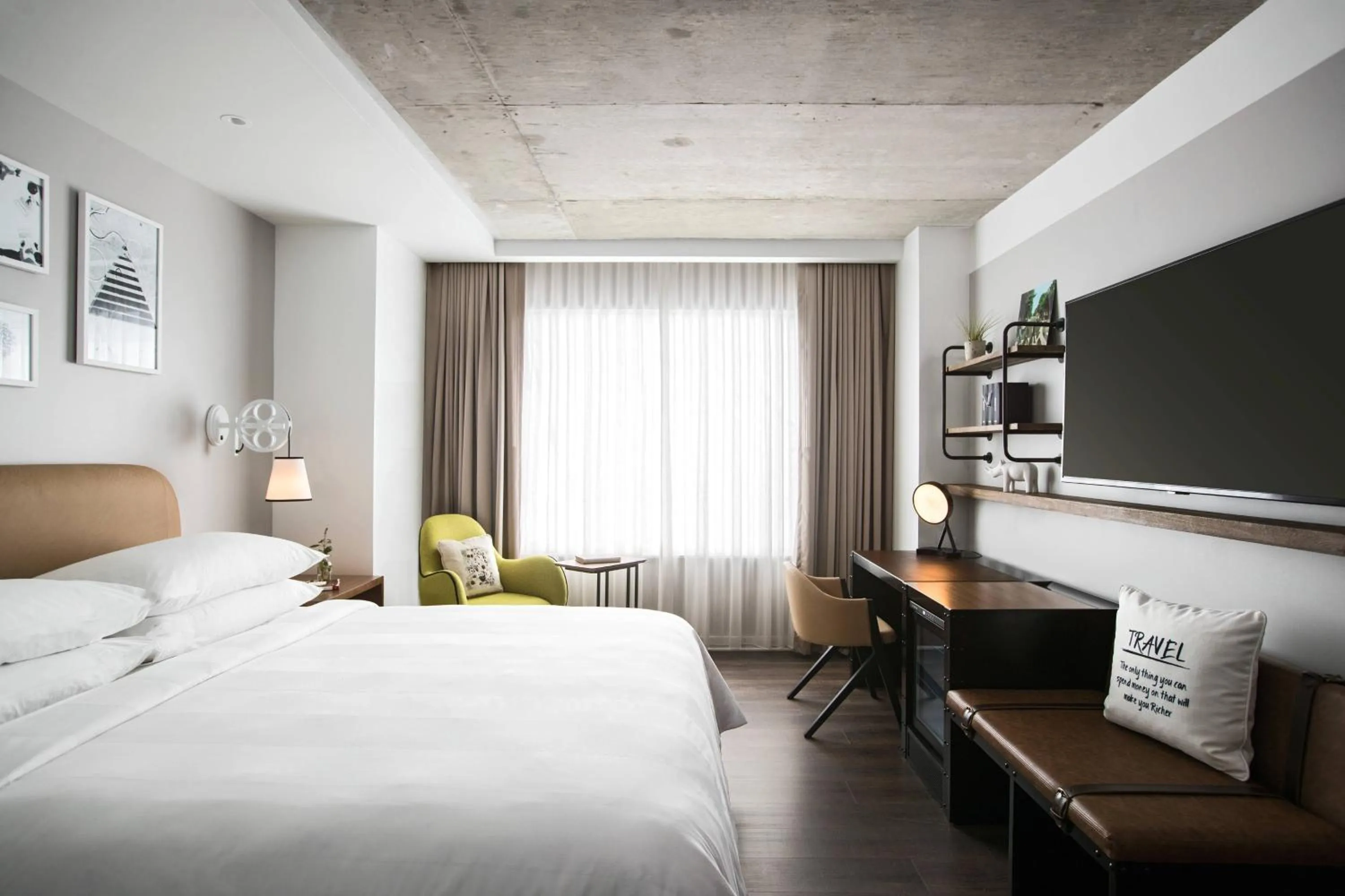 Photo of the whole room, Bed in Renaissance Atlanta Airport Gateway Hotel