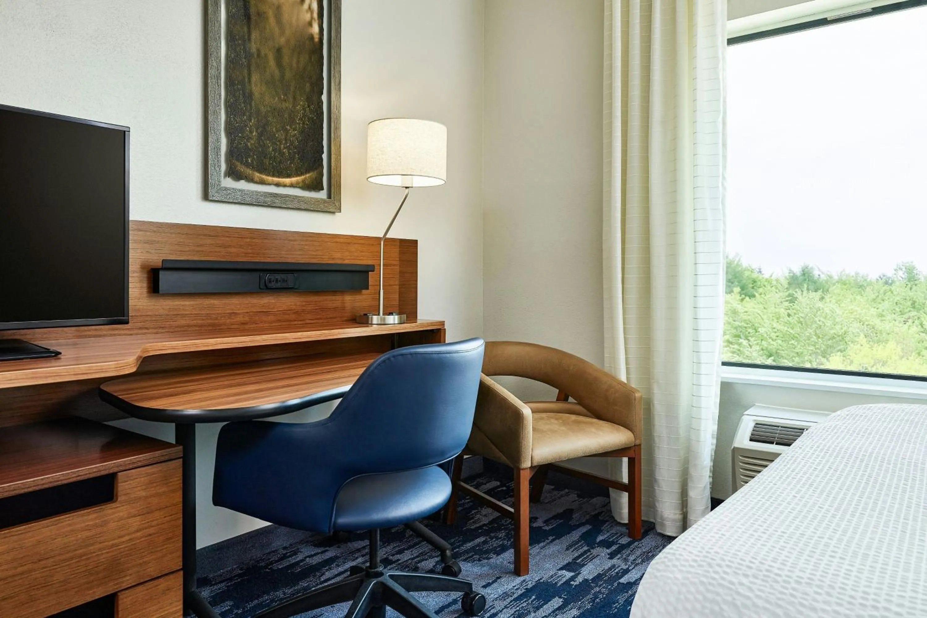 Photo of the whole room, Bed in Fairfield Inn & Suites by Marriott Sheridan