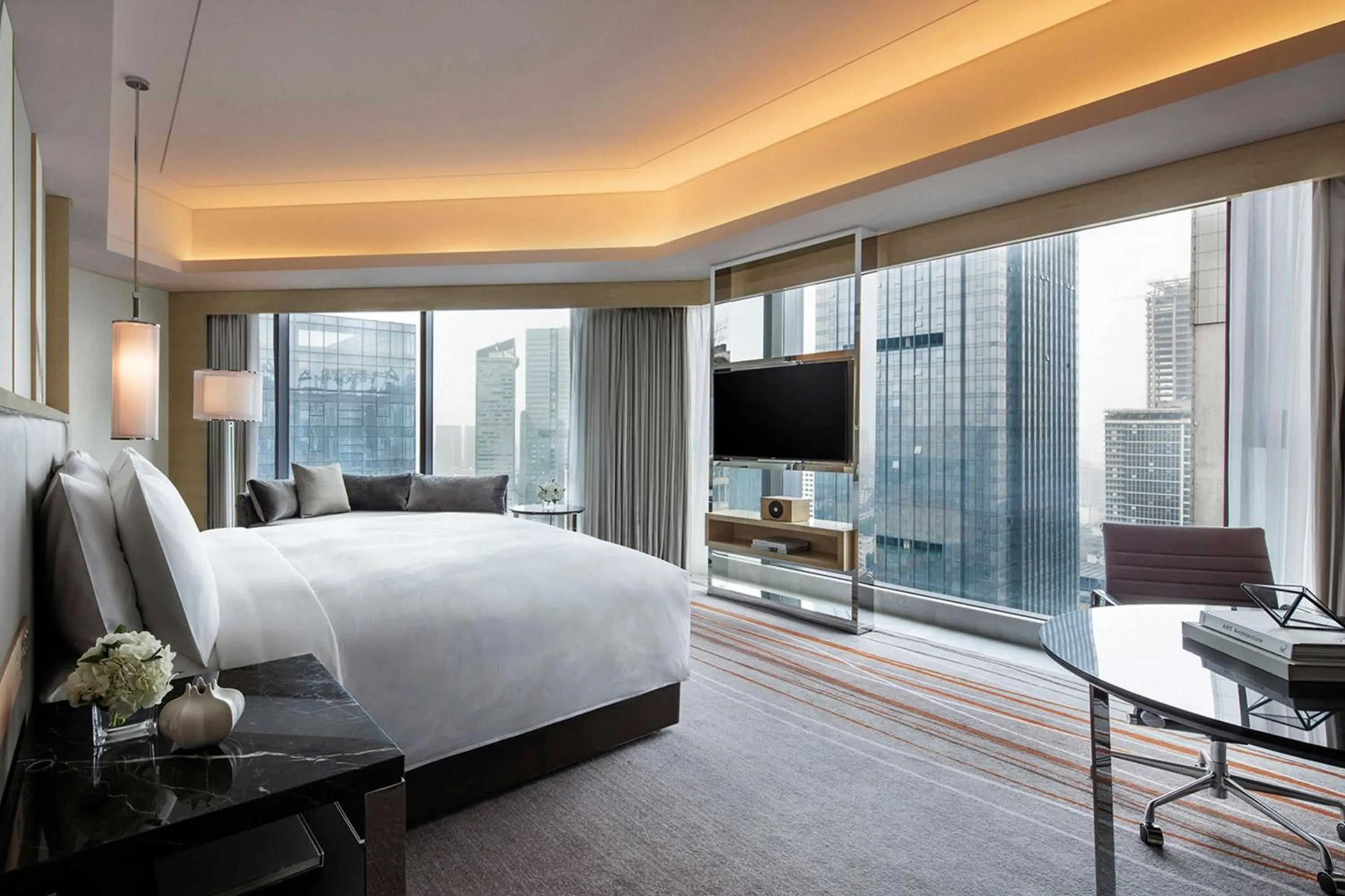 Photo of the whole room, Bed in JW Marriott Hotel Chengdu