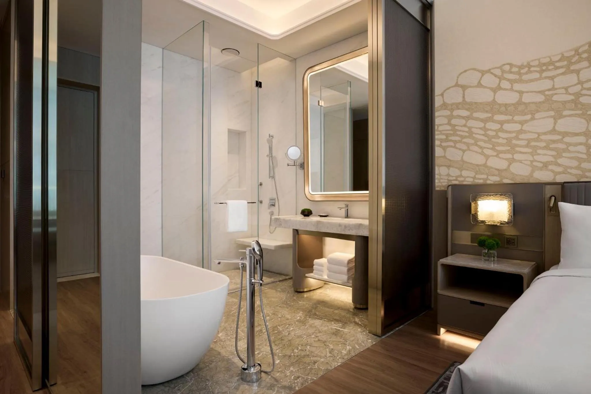 Bathroom, Bed in JW Marriott Hotel Chengdu