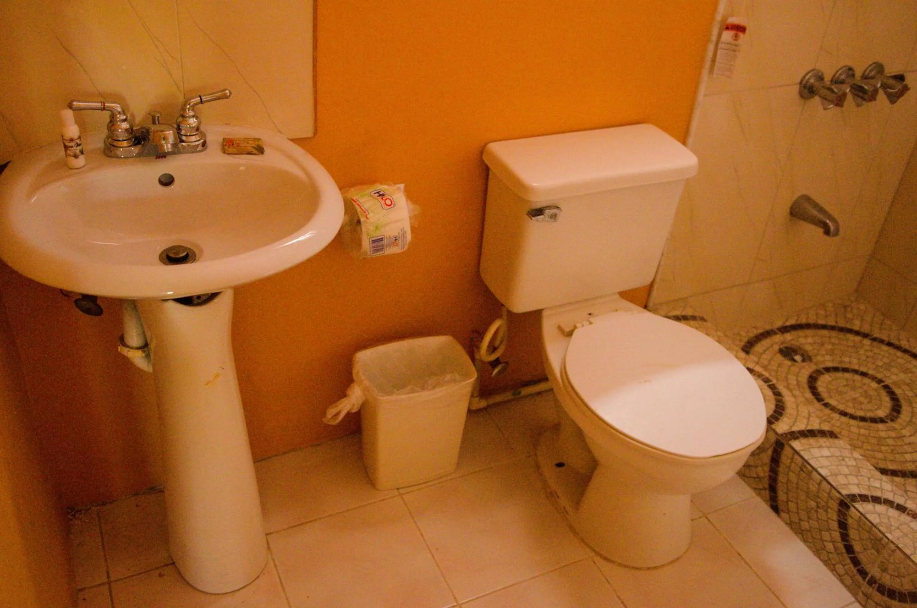 Bathroom in Paradise on the Rocks