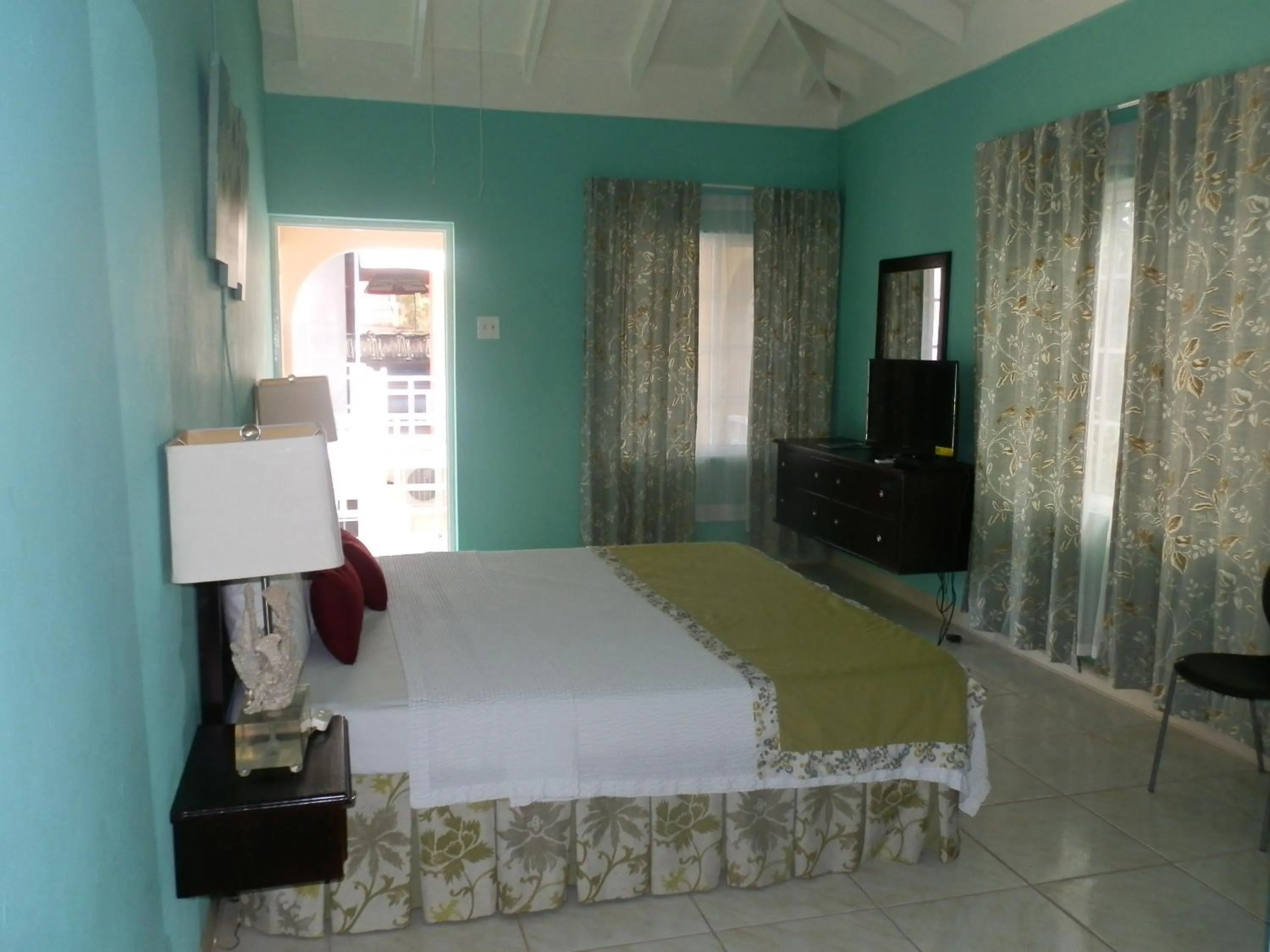 Bedroom in Paradise on the Rocks