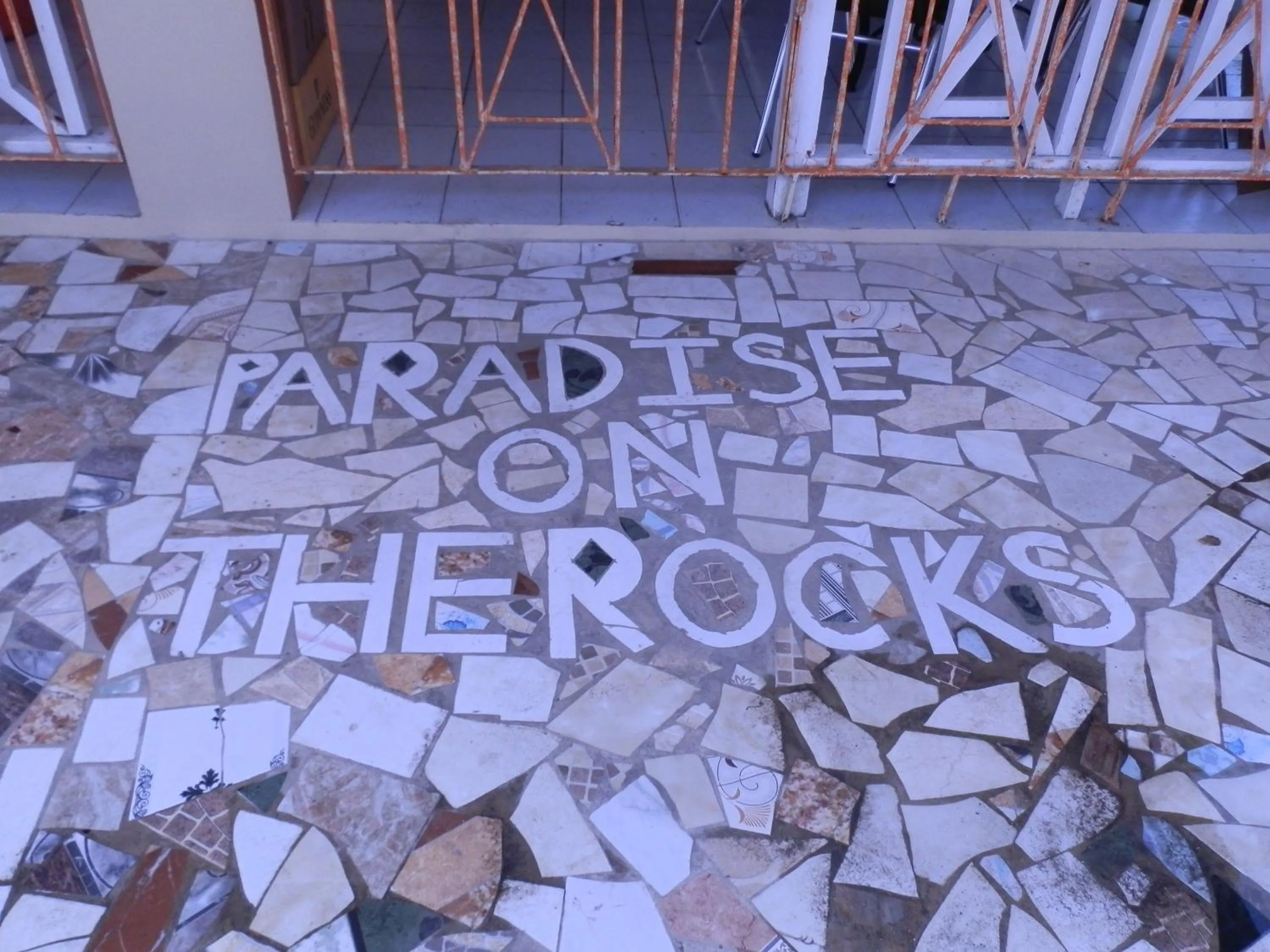 Facade/entrance in Paradise on the Rocks