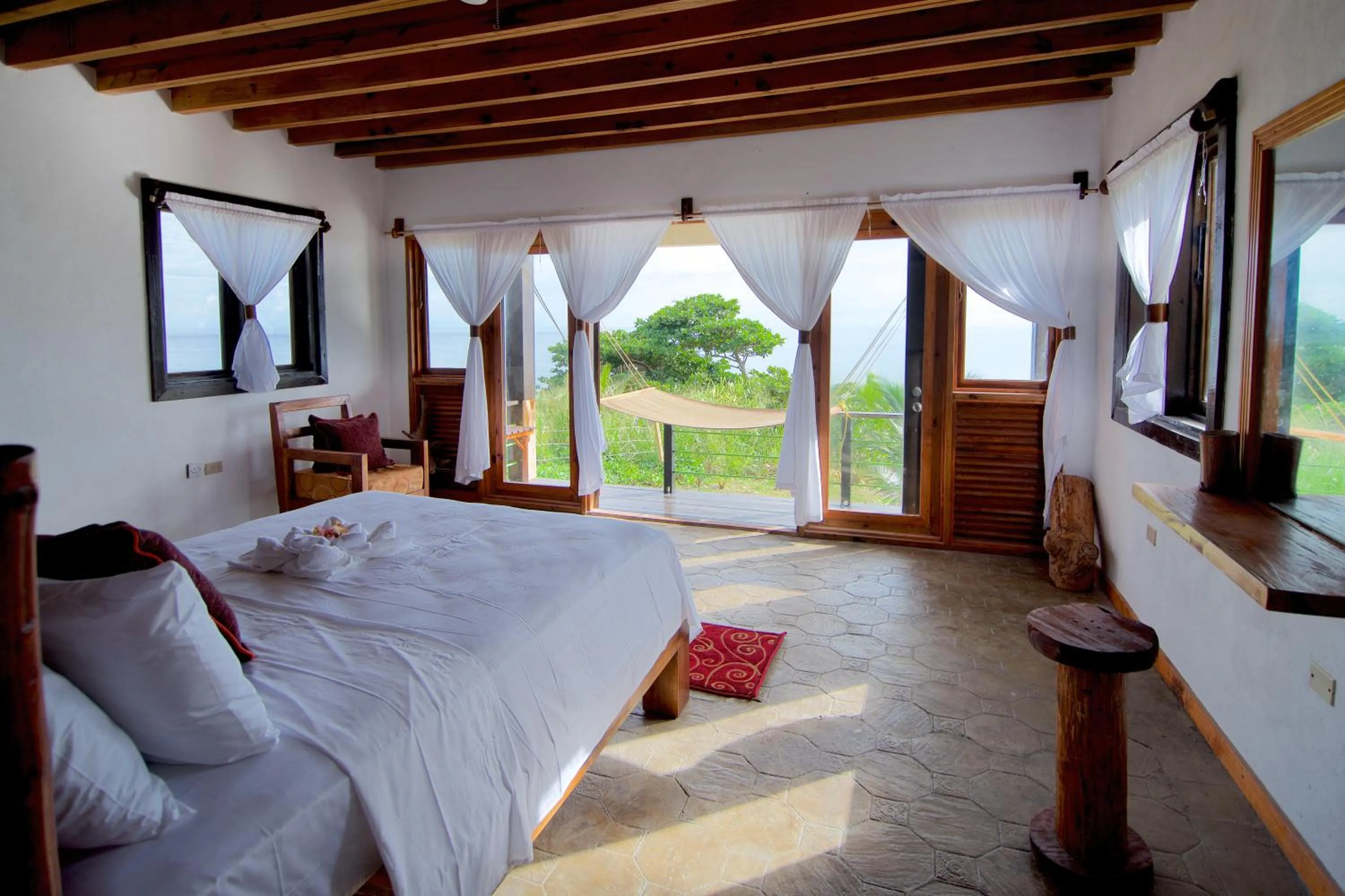 Bed in The Sea Cliff Hotel Resort & Spa