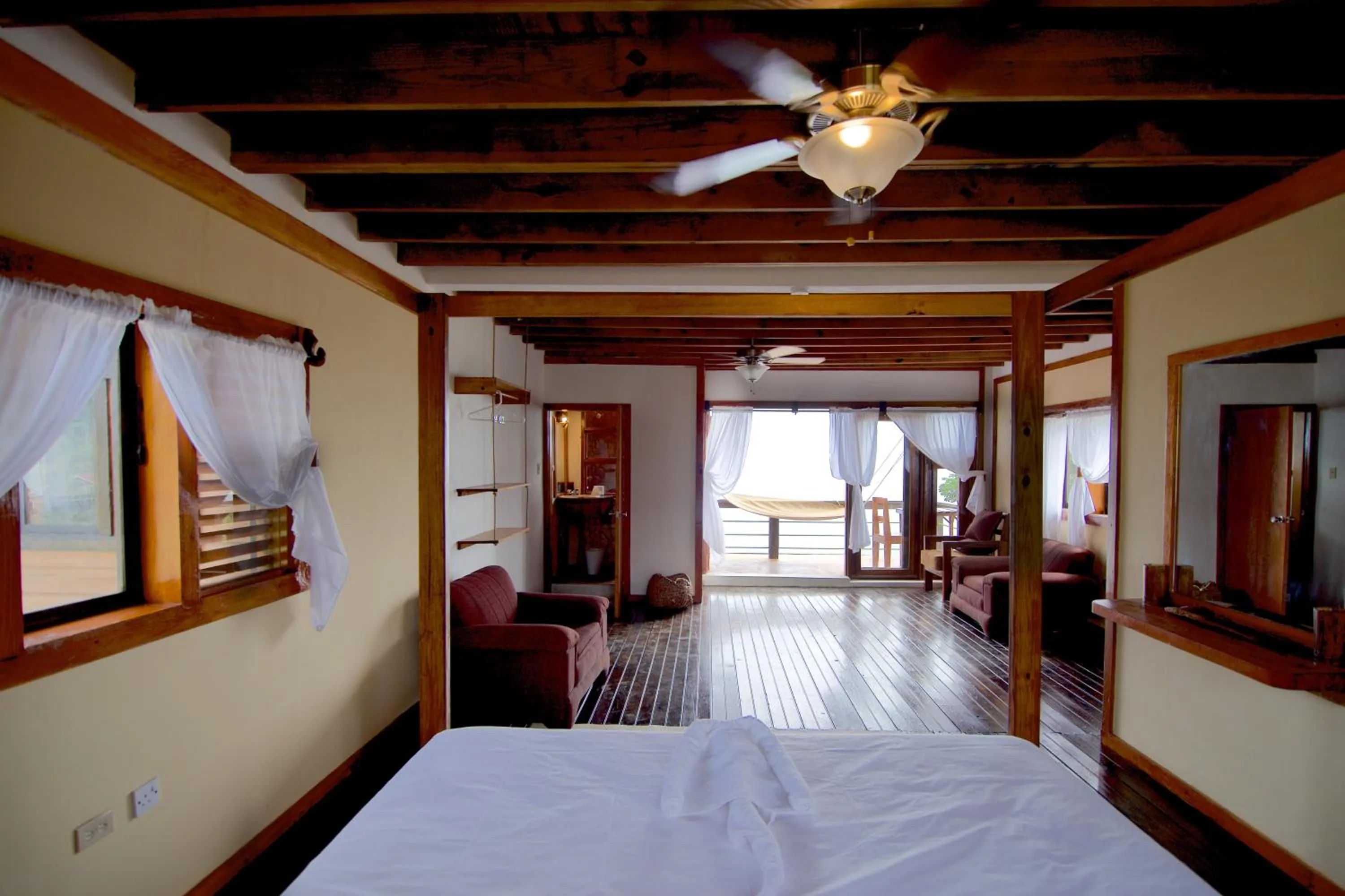 Patio, Bed in The Sea Cliff Hotel Resort & Spa