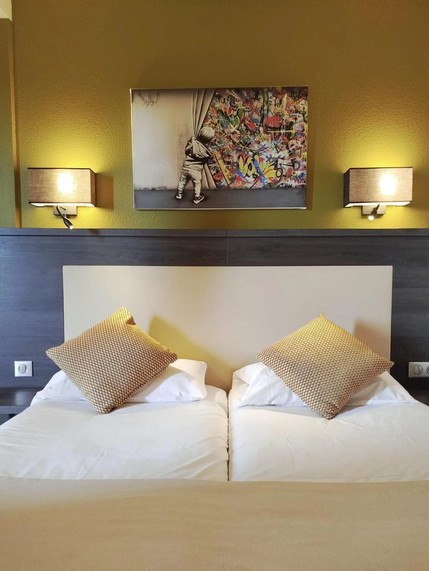 Bed in Hôtel Le Collier