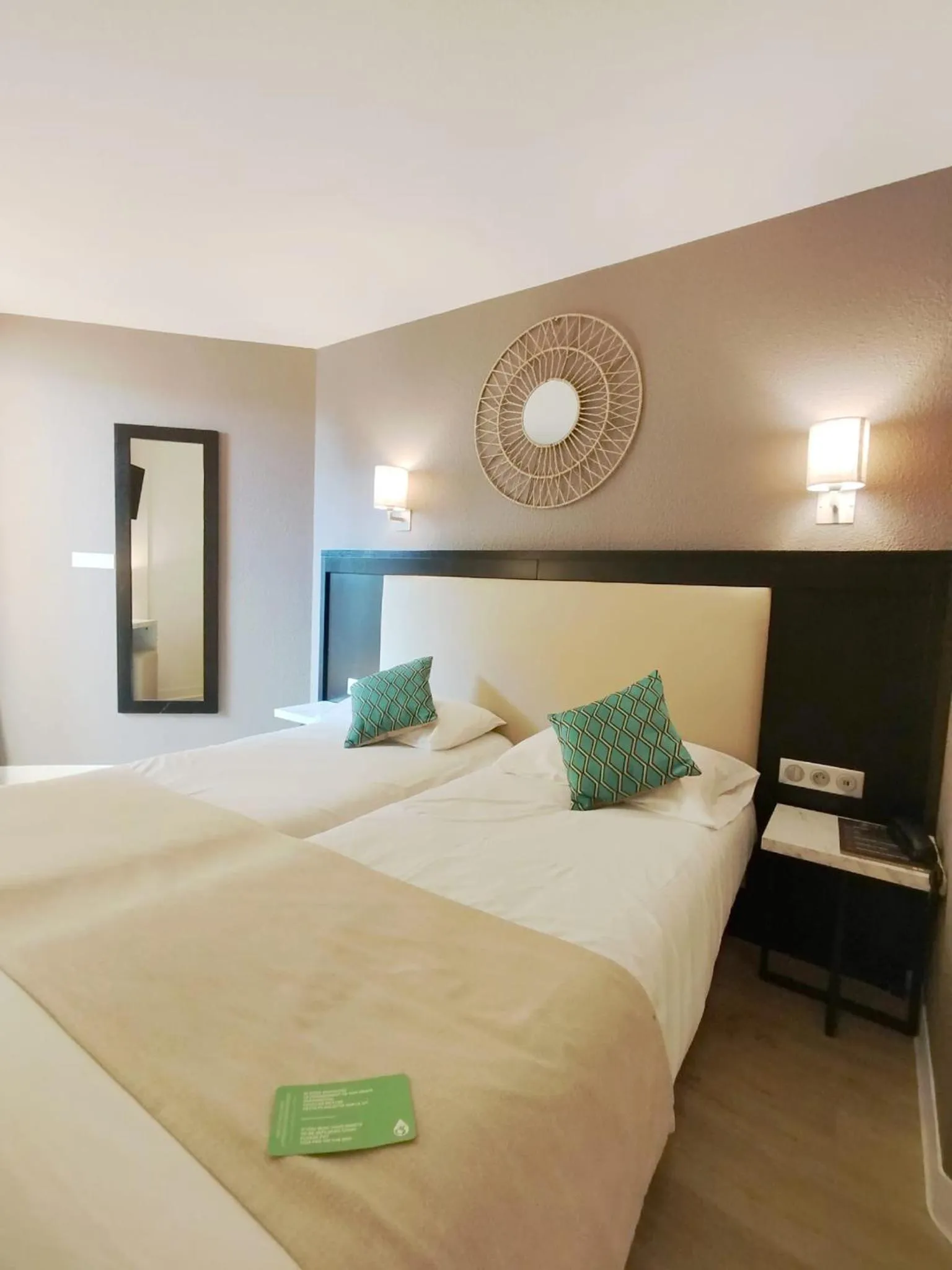 Bed in Hôtel Le Collier