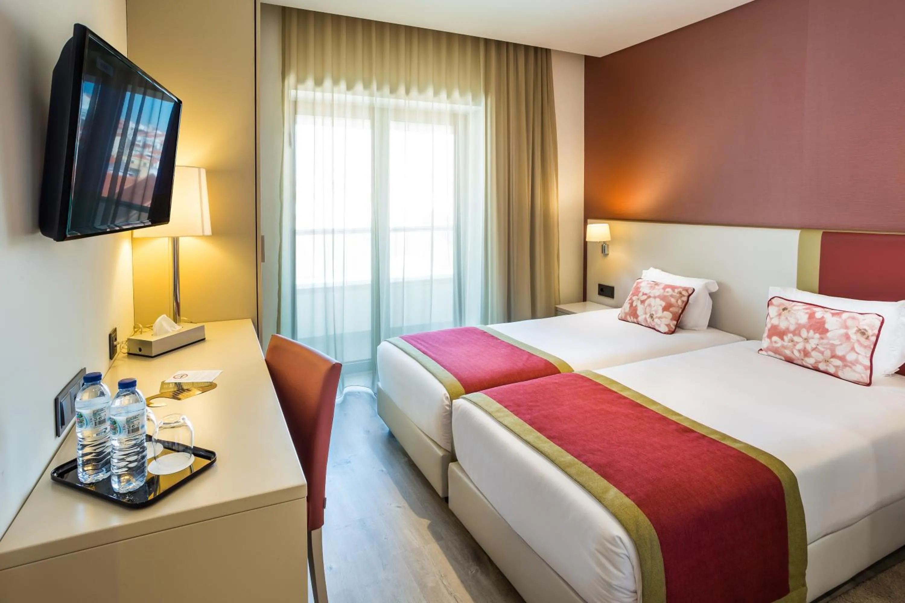 Bedroom, Bed in Empire Lisbon Hotel